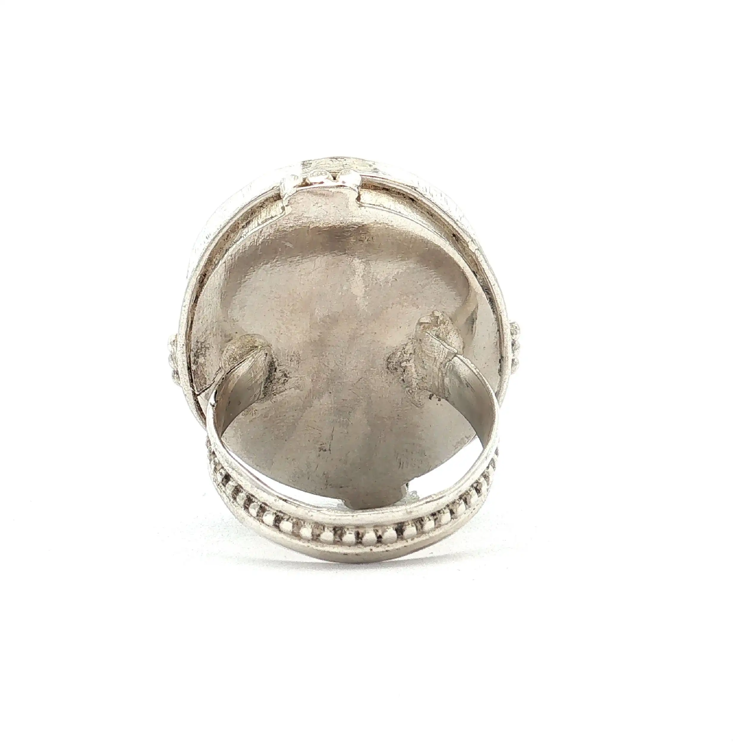 Ring Silber mit Fischemblem und blauen Steinen Ring Silber mit Fischemblem und blauen Steinen