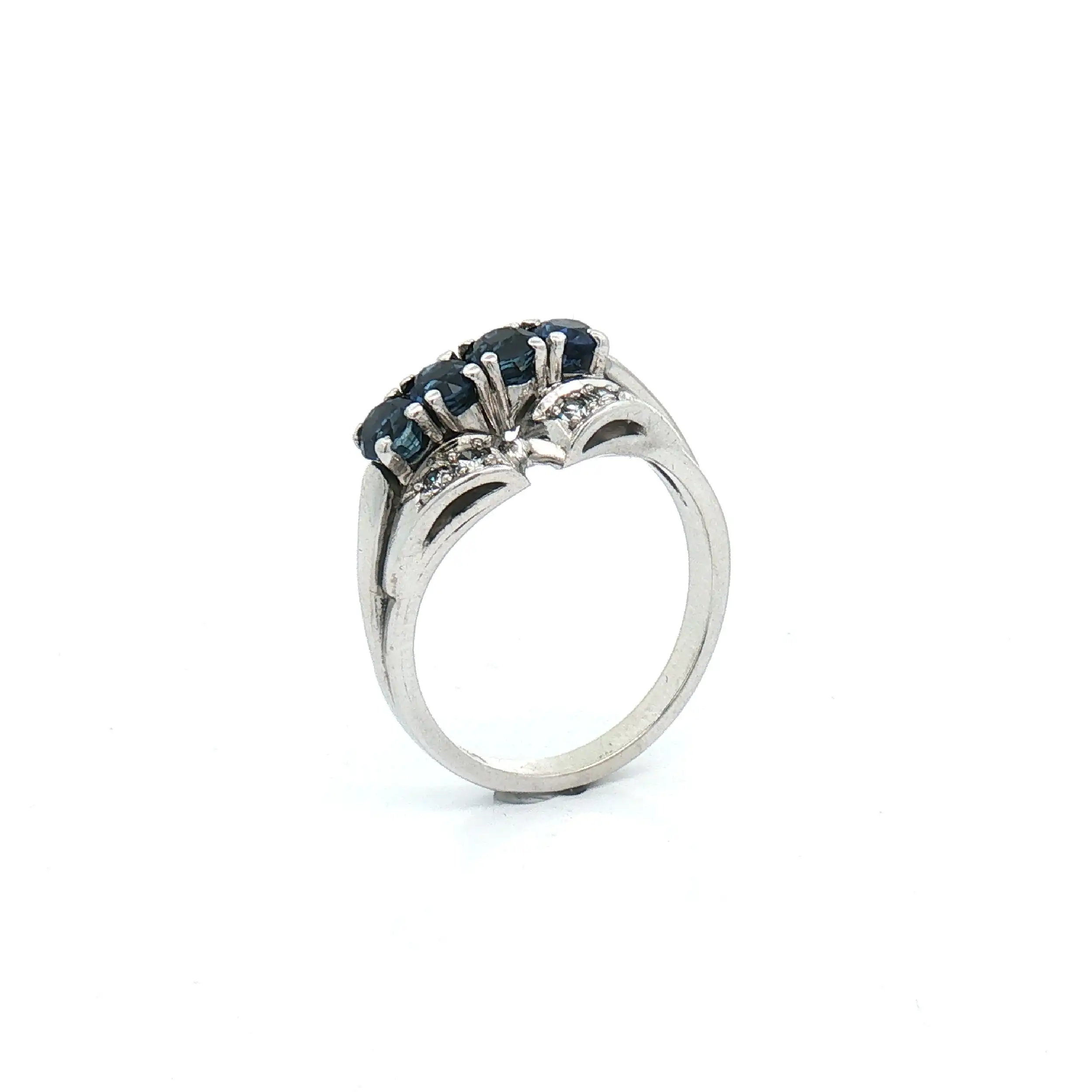 Ring Weißgold mit Saphir und Diamanten