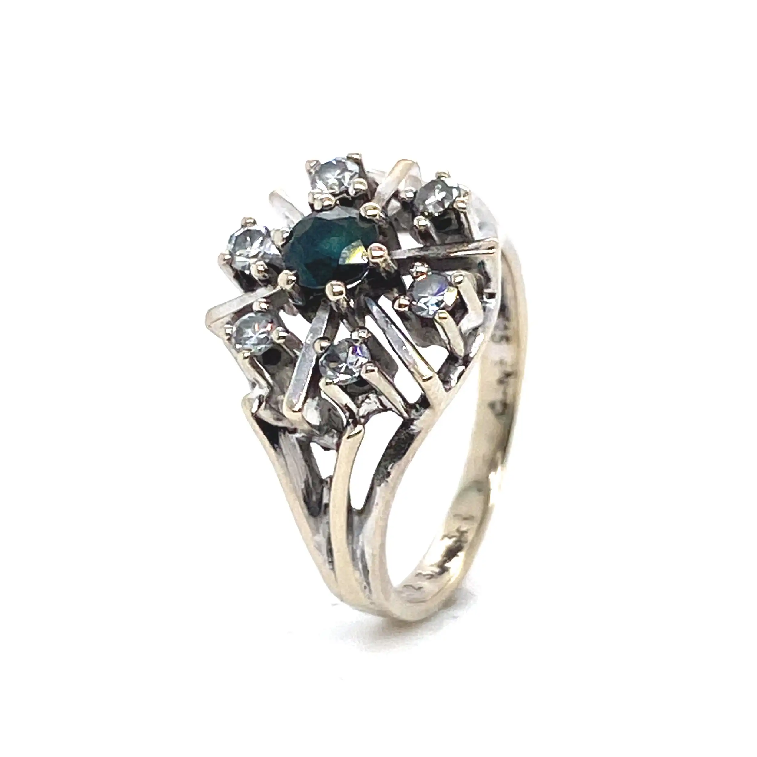 Ring Weißgold mit Brillanten Melee, graviert mit 0,23ct. und Saphir Ring Weißgold mit Brillanten Melee, graviert mit 0,23ct. und Saphir