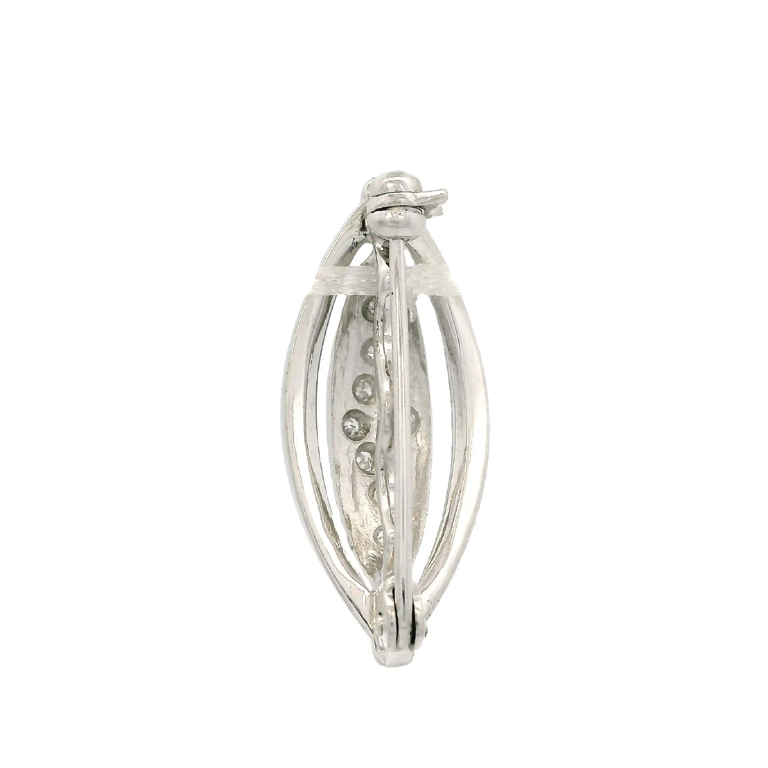 Brosche Weißgold mit Diamanten, graviert mit 0,07ct. Brosche Weißgold mit Diamanten, graviert mit 0,07ct.