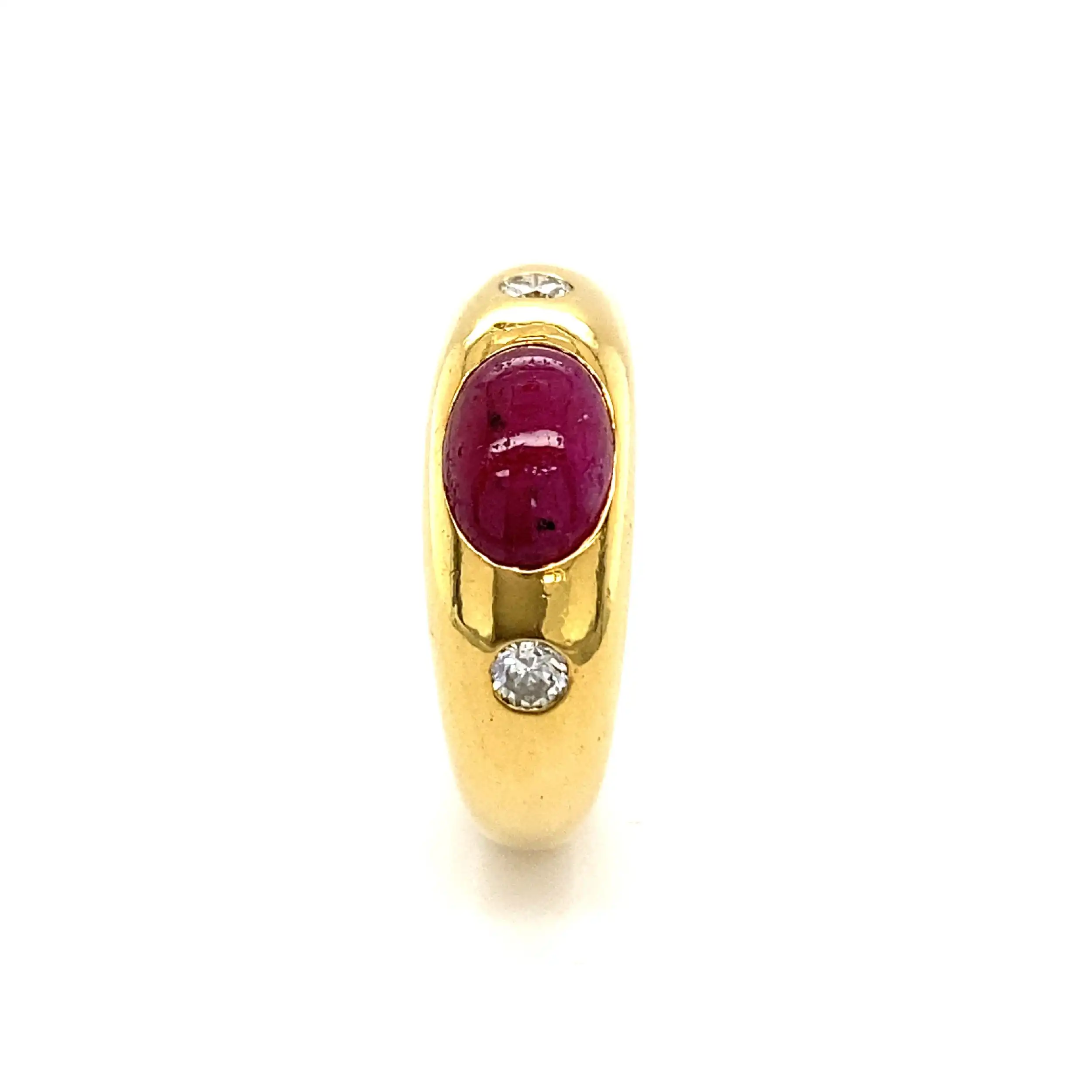 Ring Gelbgold mit Rubin Cabochon & Brillanten Ring Gelbgold mit Rubin Cabochon & Brillanten