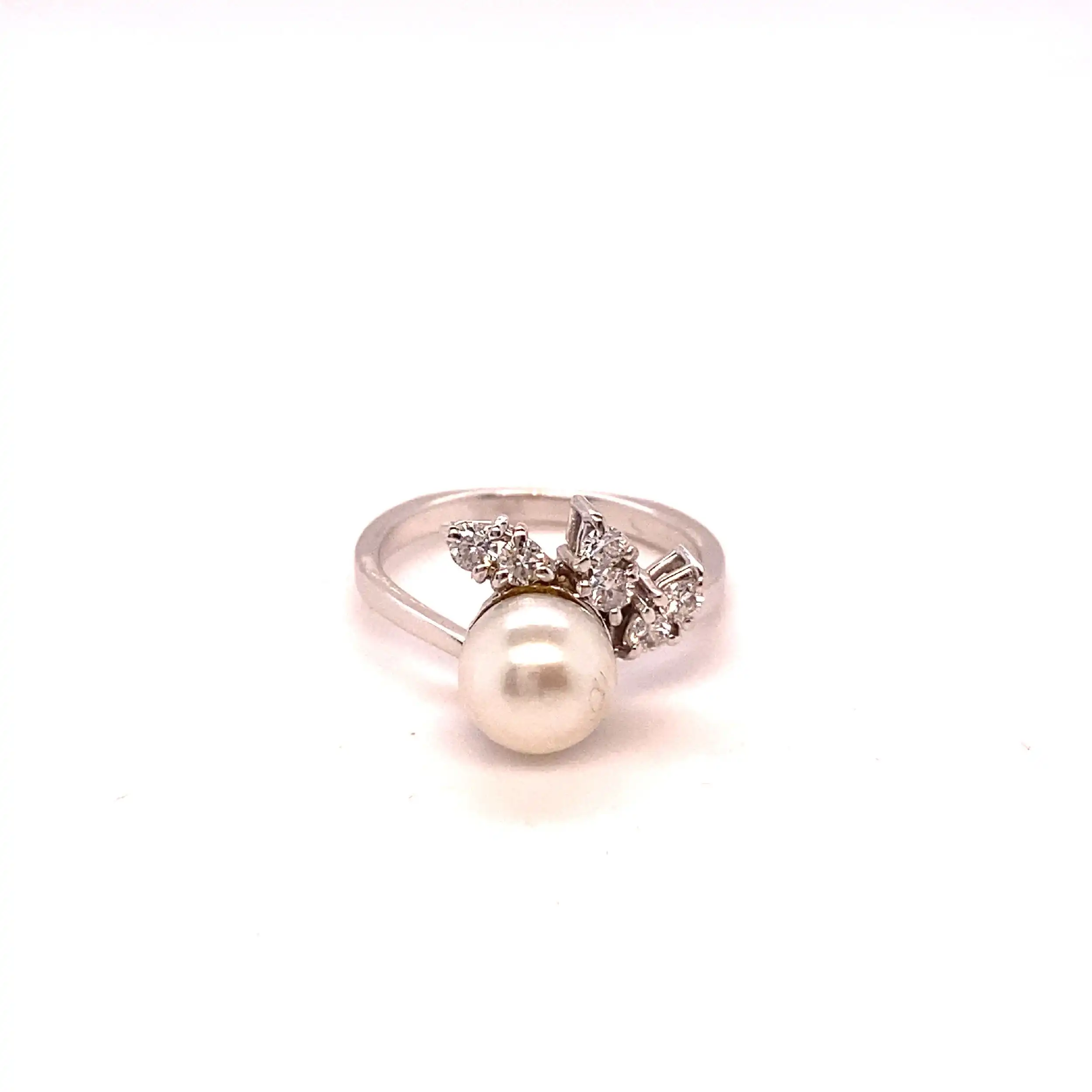 Ring Weißgold mit Perle und Brillanten Ring Weißgold mit Perle und Brillanten