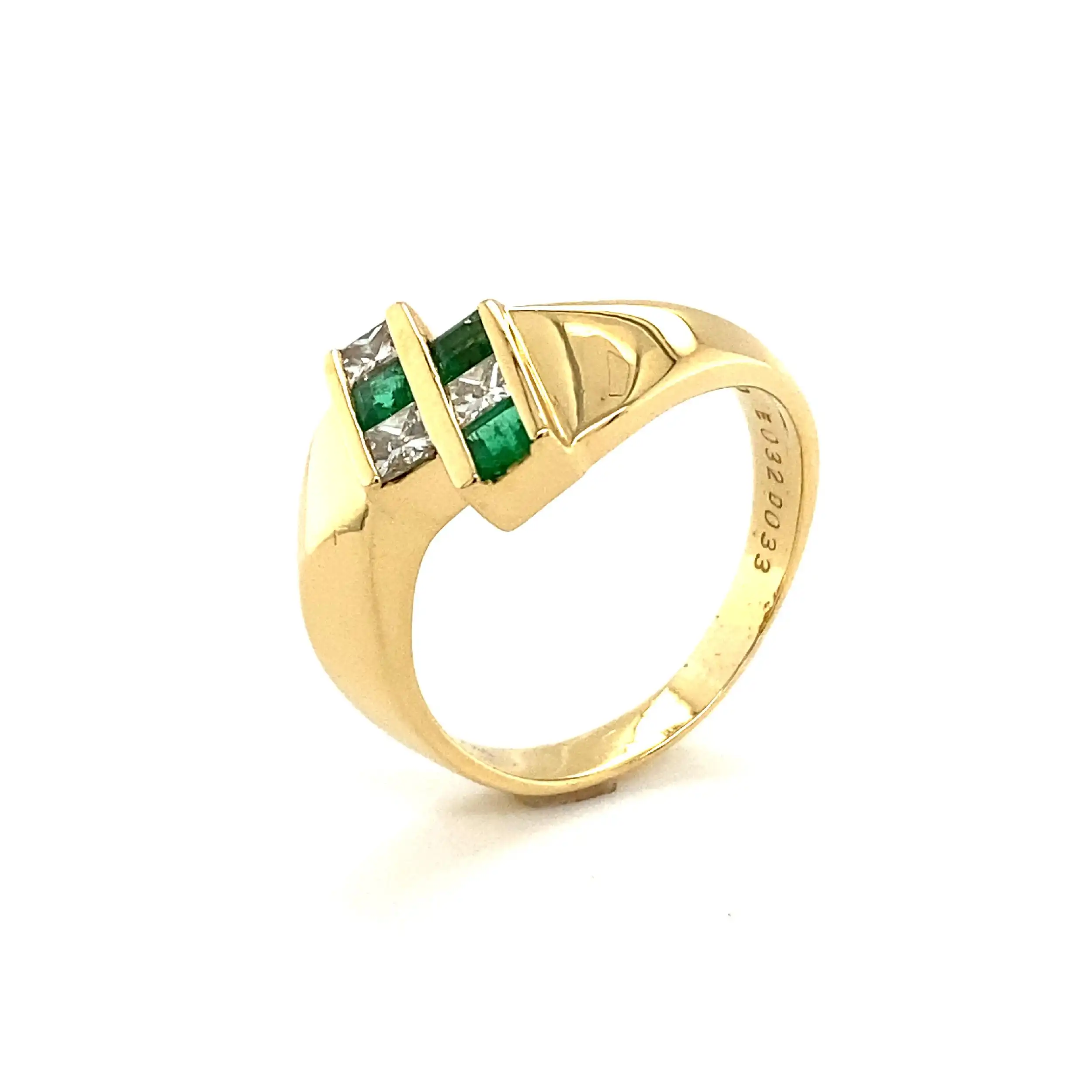 Ring Gelbgold mit Smaragden & Princessdiamanten, graviert mit 0,33ct. Ring Gelbgold mit Smaragden & Princessdiamanten, graviert mit 0,33ct.