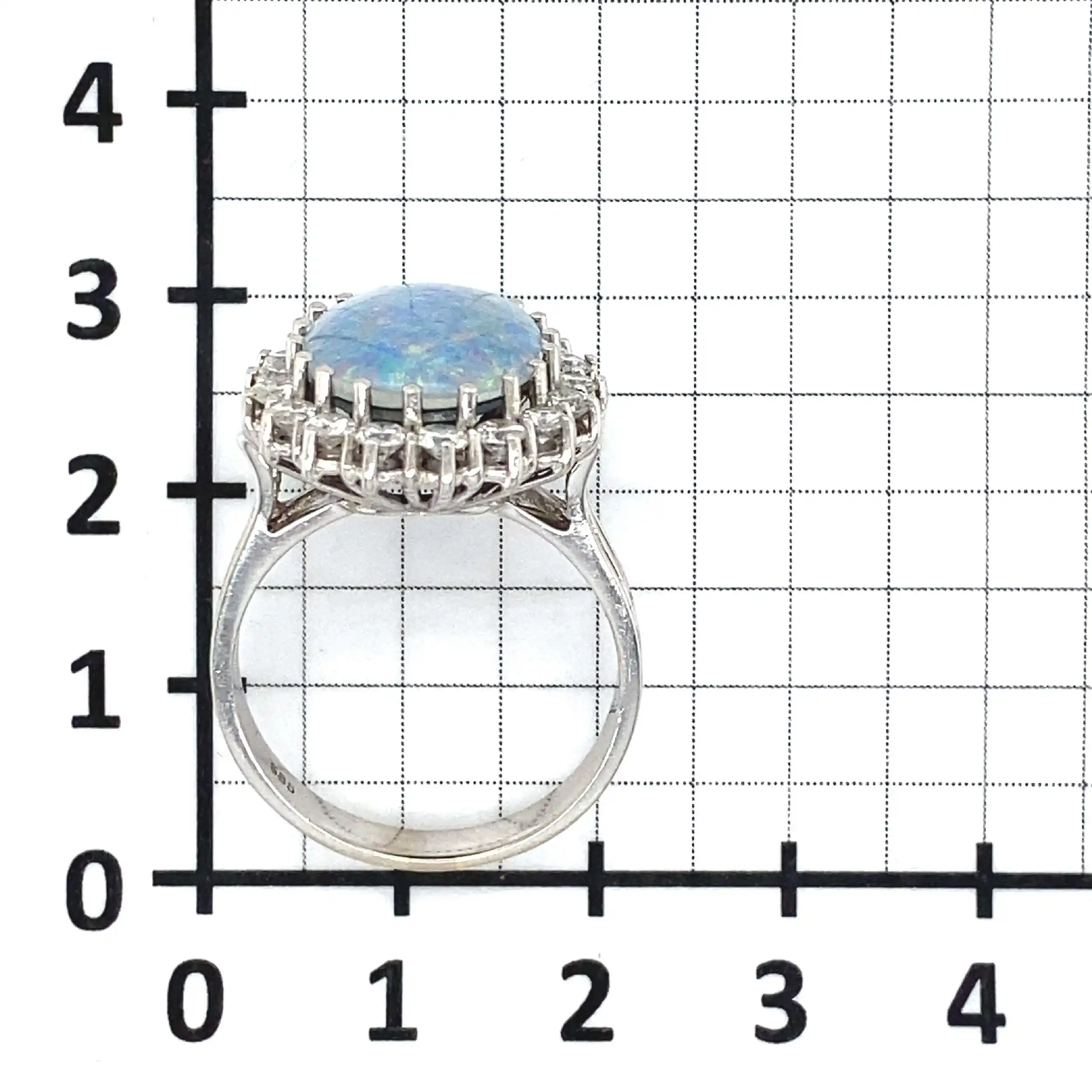 Ring Weißgold mit Opaldublette und 18 Brillanten Ring Weißgold mit Opaldublette und 18 Brillanten