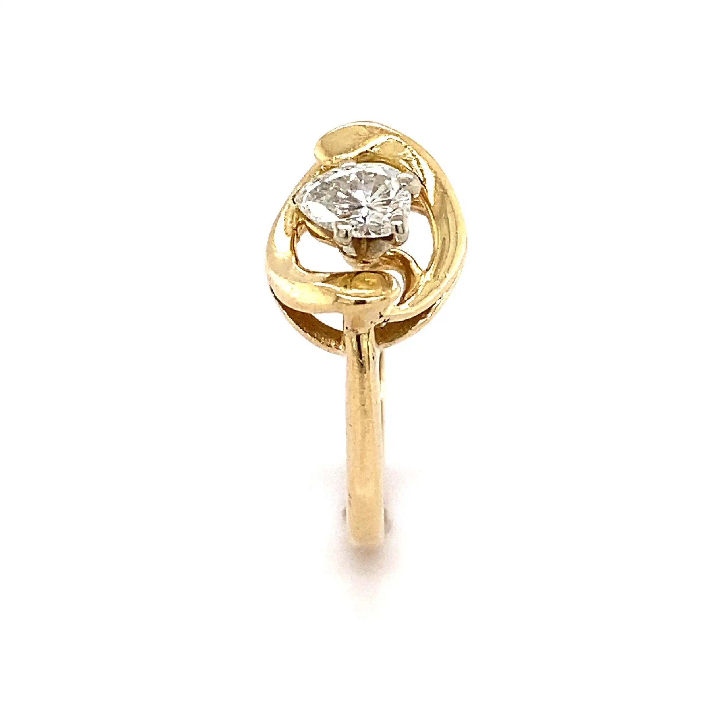 Ring Gelbgold mit Diamant im Tropfenschliff Ring Gelbgold mit Diamant im Tropfenschliff