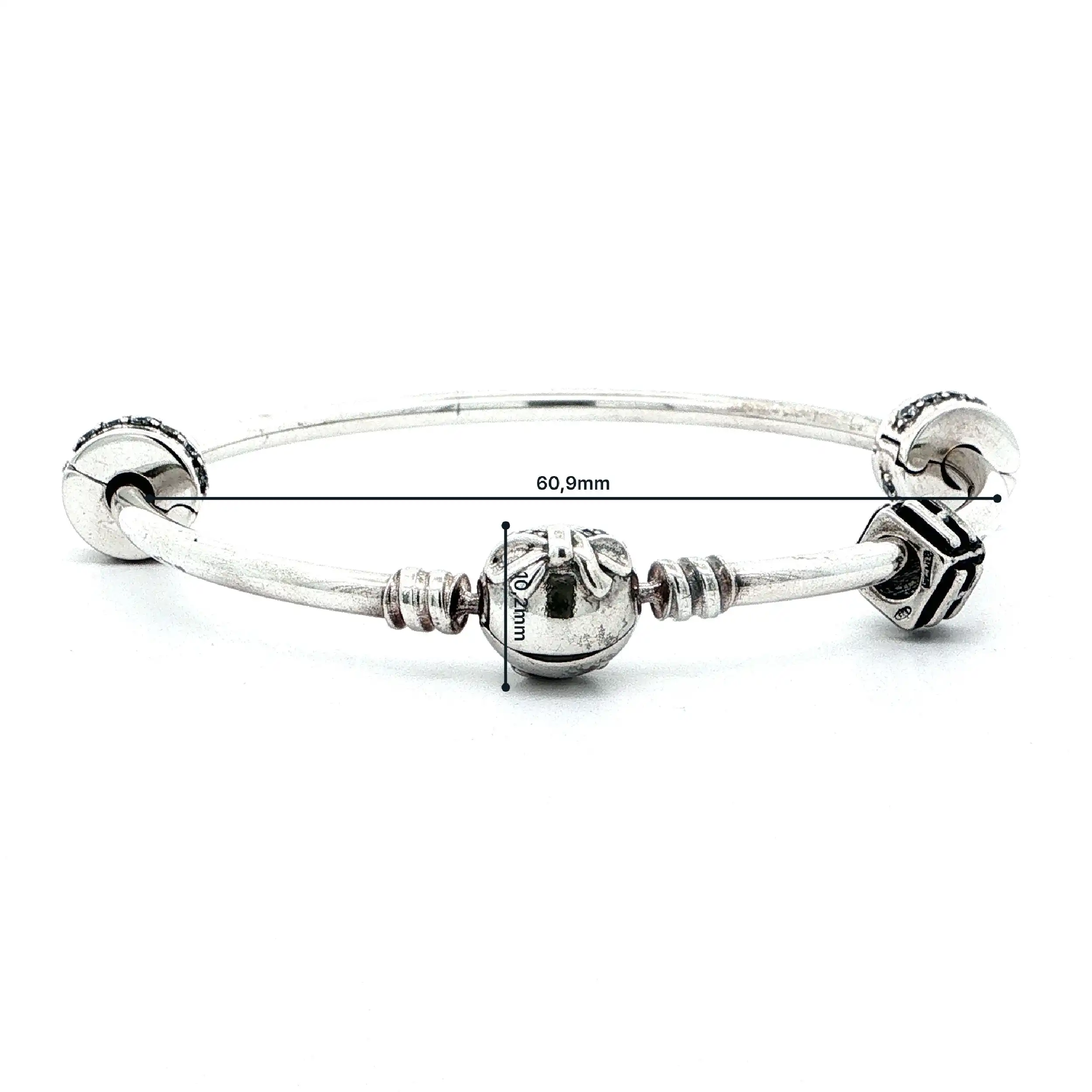Armreif Silber Pandora mit 2 Charms, 1 Charm "H" nicht von Pandora
