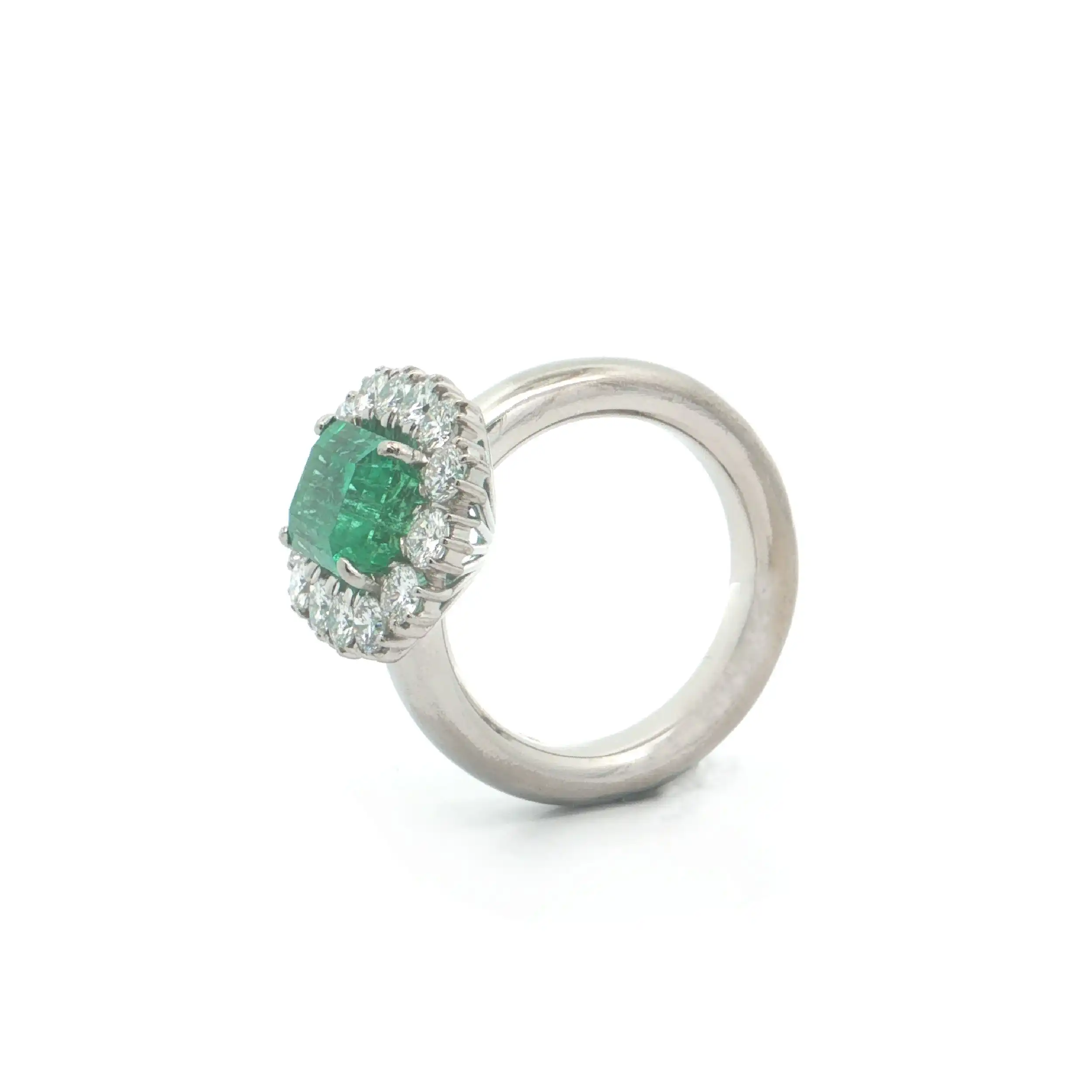 Ring Weißgold mit Brillanten und Smaragd Ring Weißgold mit Brillanten und Smaragd