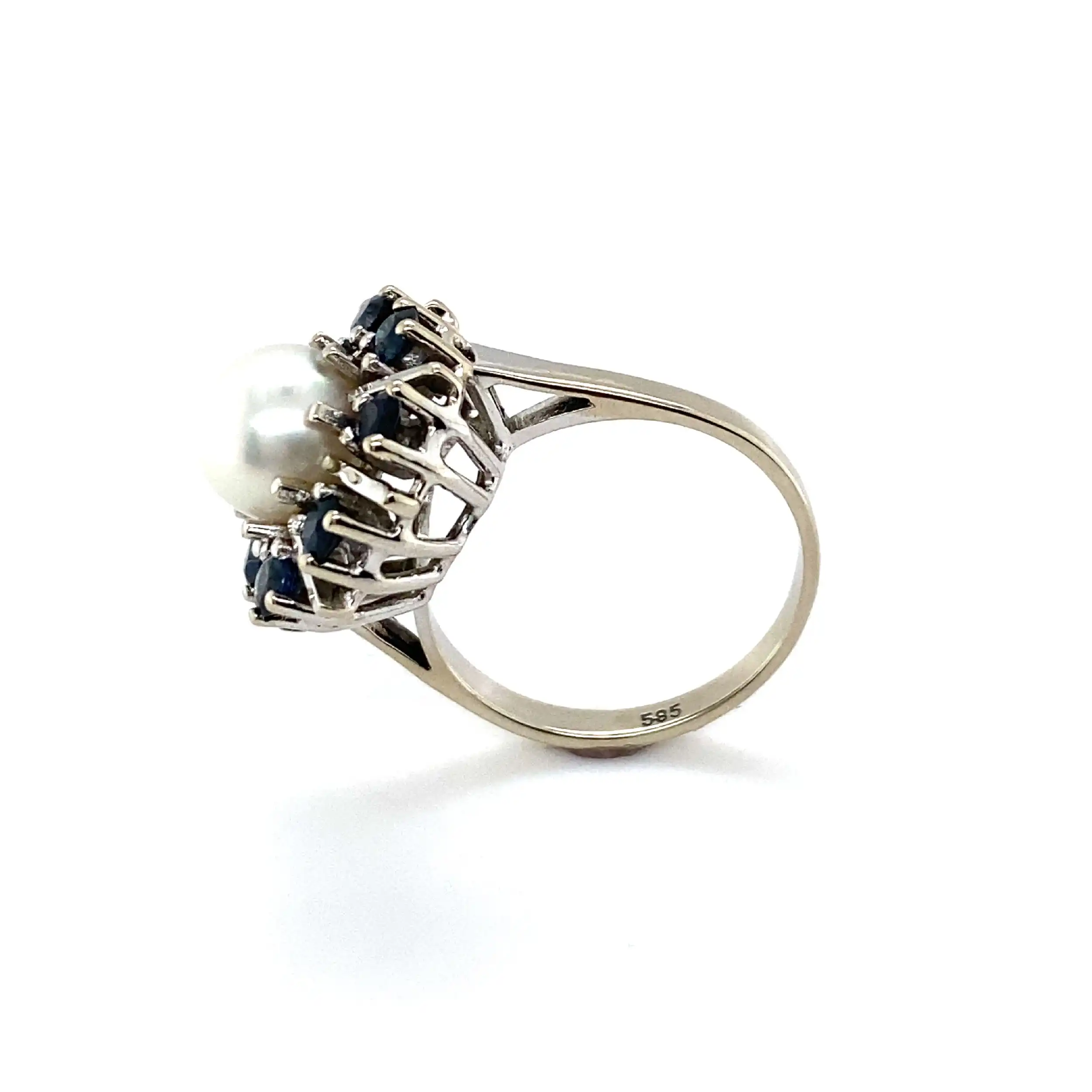 Ring Weißgold mit Perle und Saphiren Ring Weißgold mit Perle und Saphiren