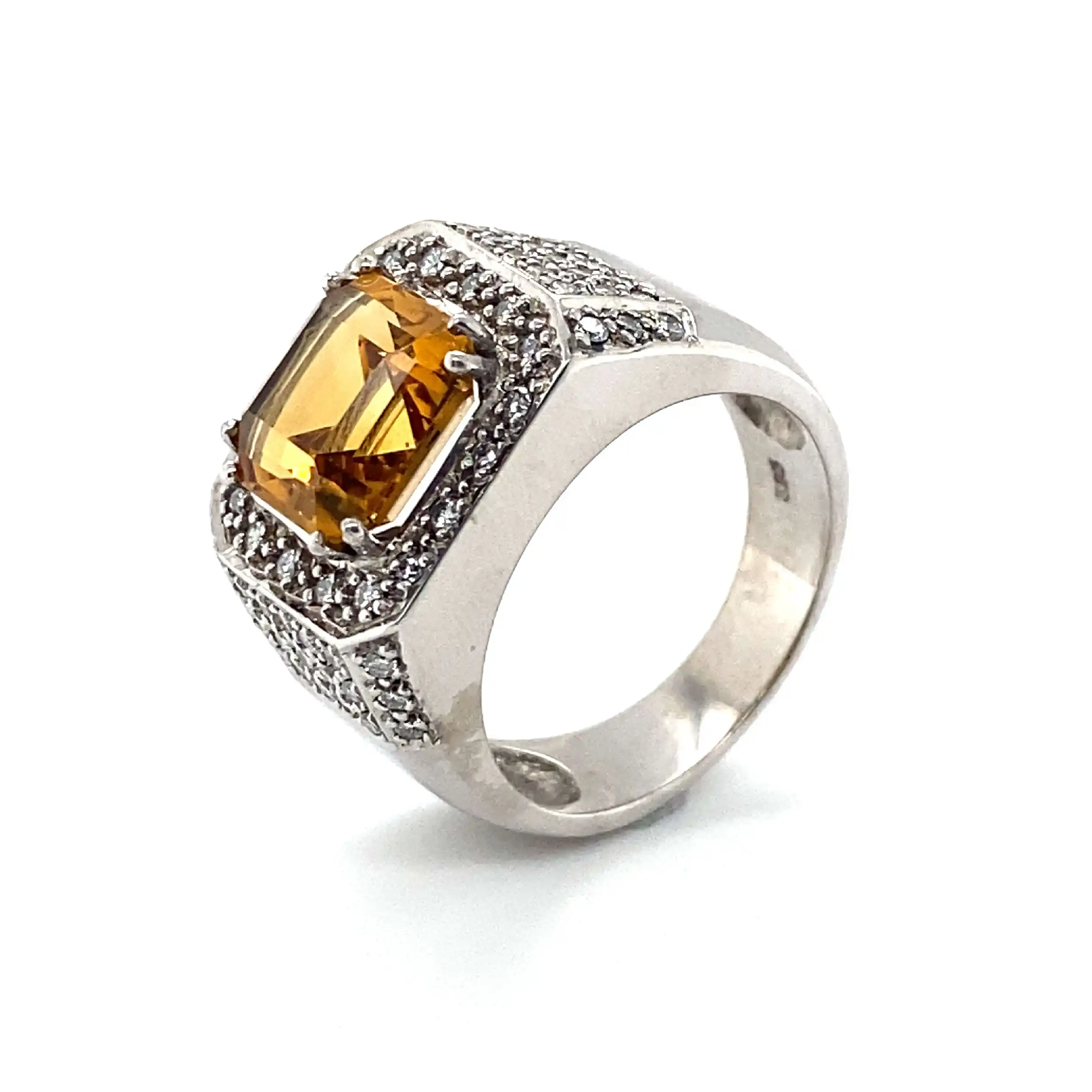 Ring Weißgold mit Citrin und 58 Brillanten Ring Weißgold mit Citrin und 58 Brillanten