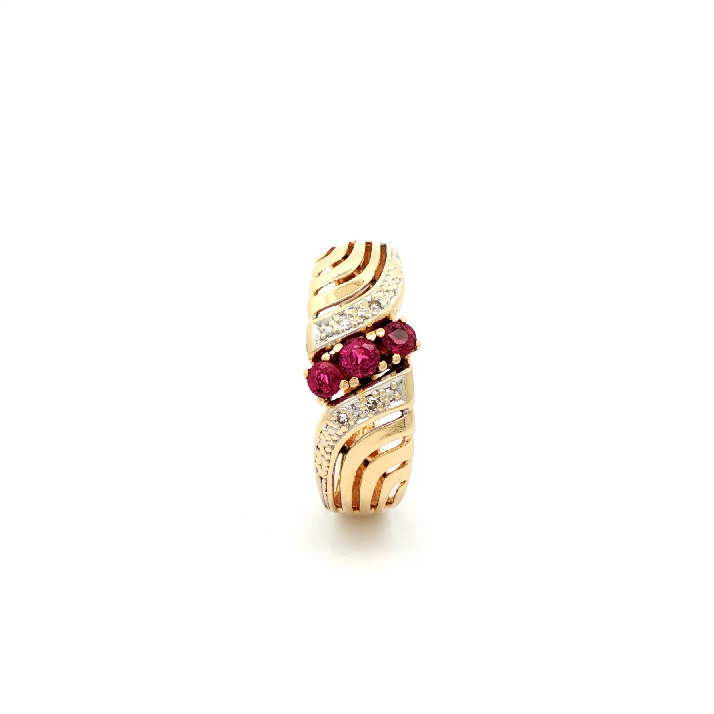 Ring Gelbgold mit roten Farbsteinen und Diamanten