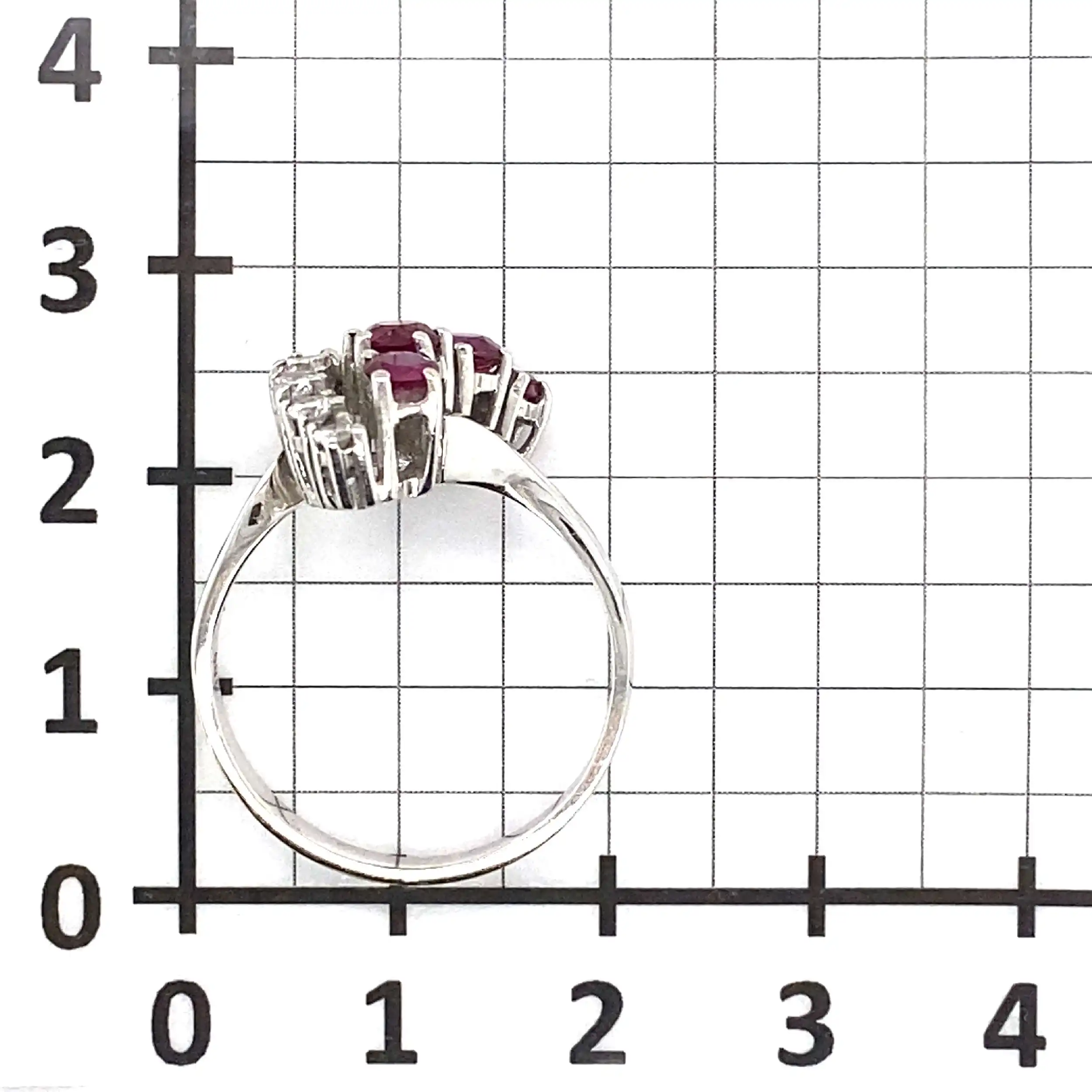 Ring Weißgold mit Rubine und Brillanten Ring Weißgold mit Rubine und Brillanten