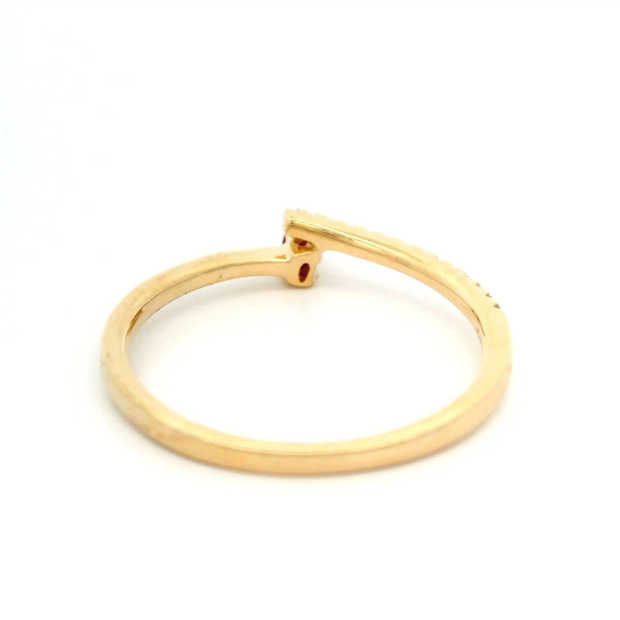 Ring Gelbgold mit Diamanten und Rubin Cabochon Ring Gelbgold mit Diamanten und Rubin Cabochon