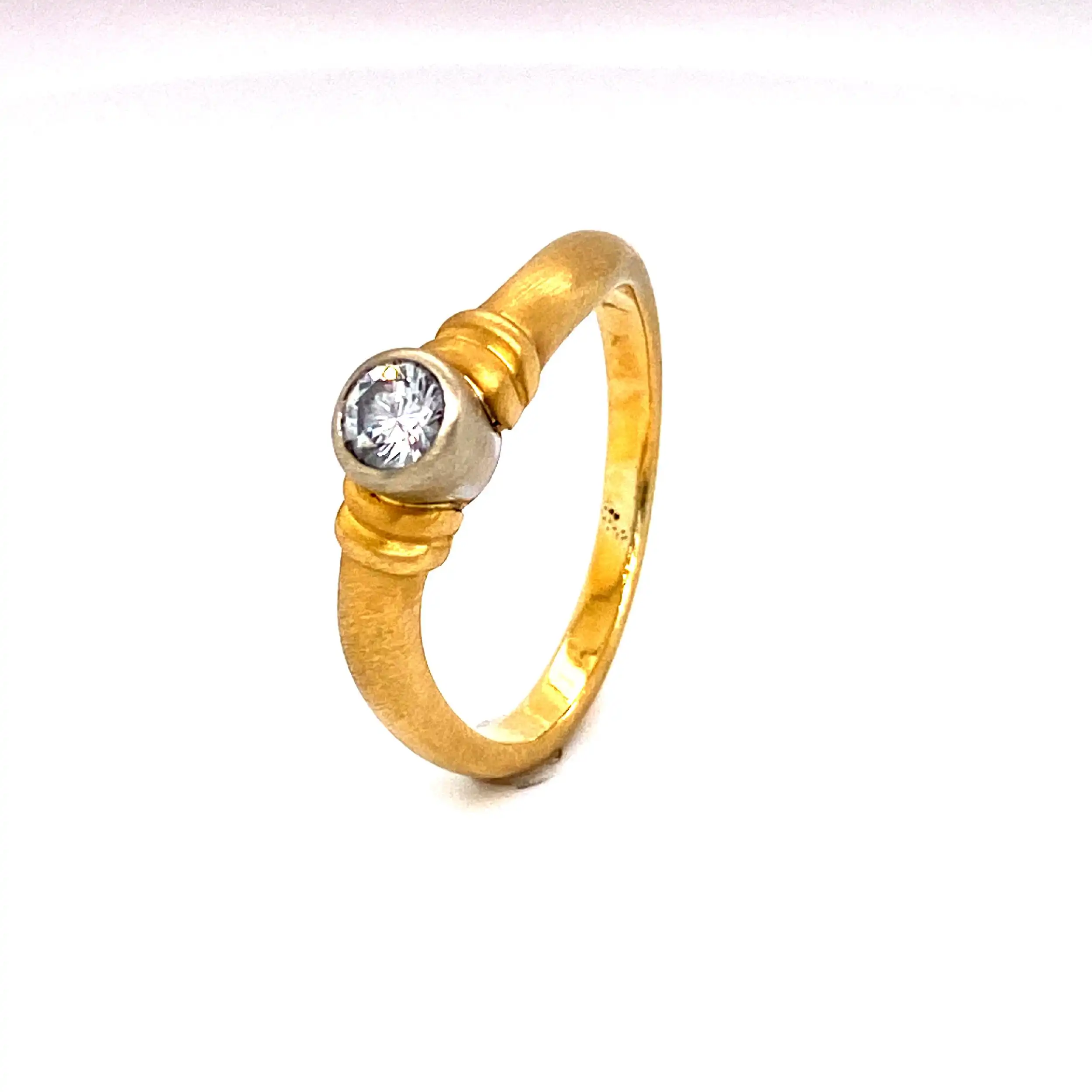 Geschwungener Ring bicolor, mattiert Geschwungener Ring bicolor, mattiert