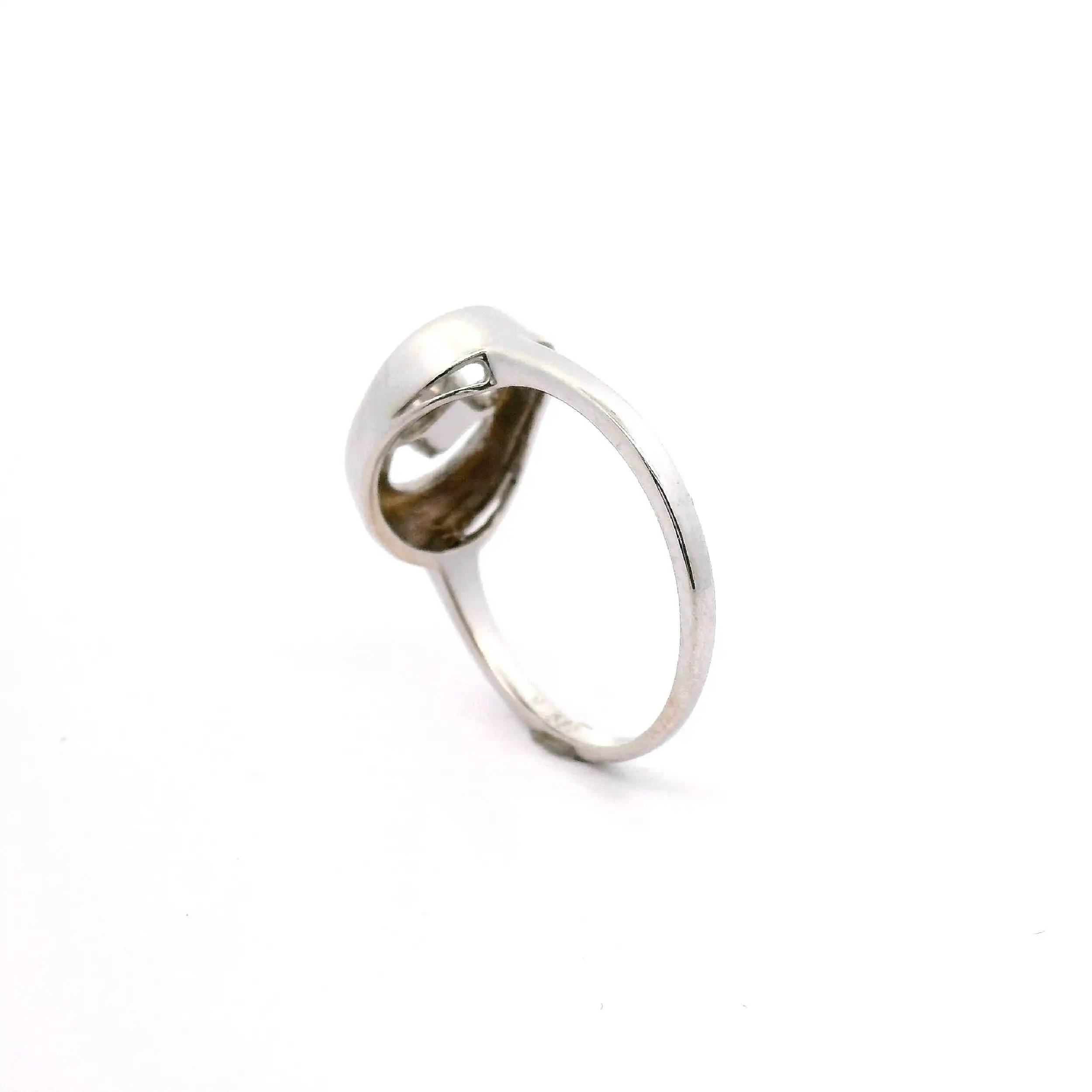 Ring Weißgold mit Brillanten und Saphir Ring Weißgold mit Brillanten und Saphir