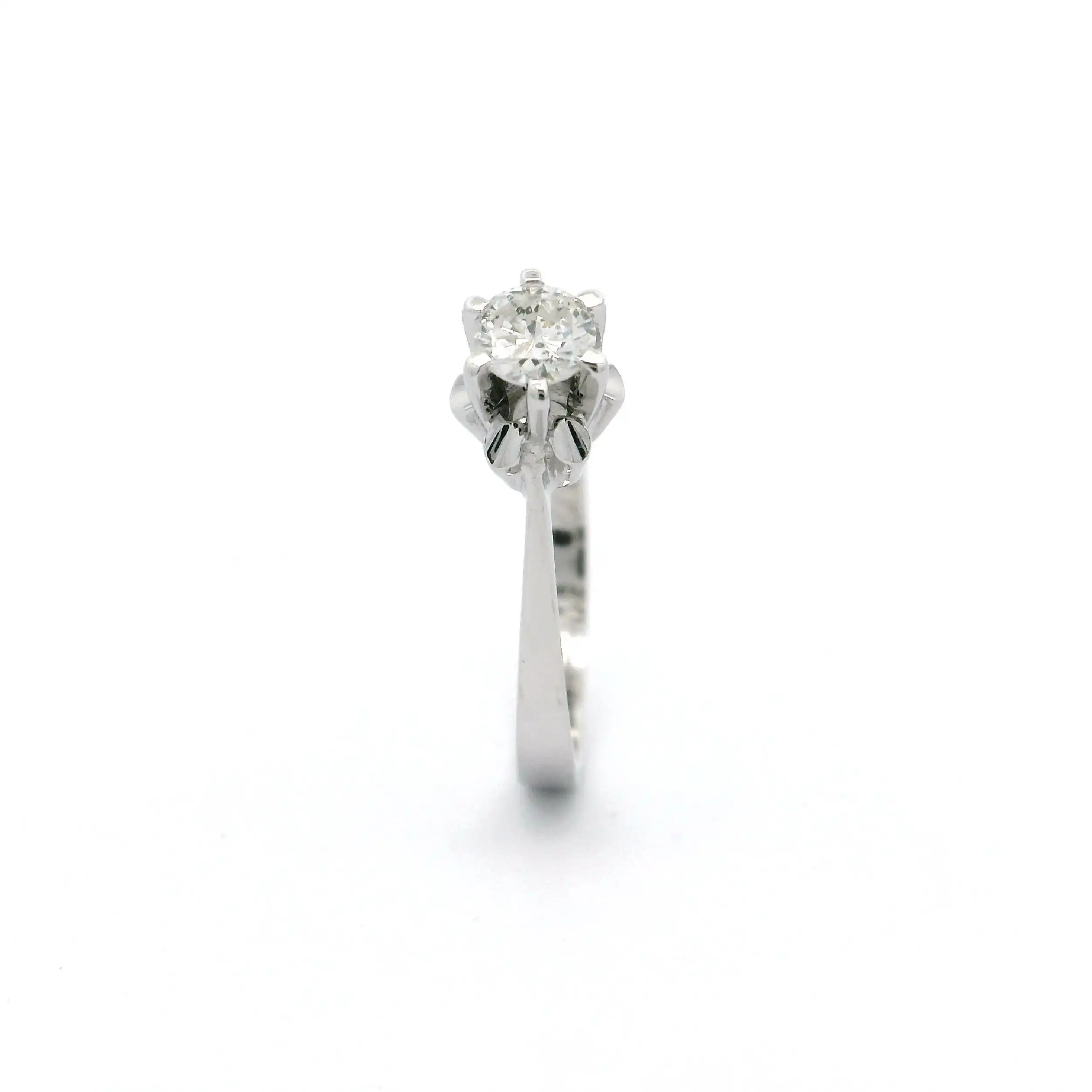 Ring Weißgold mit Brillant, graviert mit 0,27ct. Ring Weißgold mit Brillant, graviert mit 0,27ct.