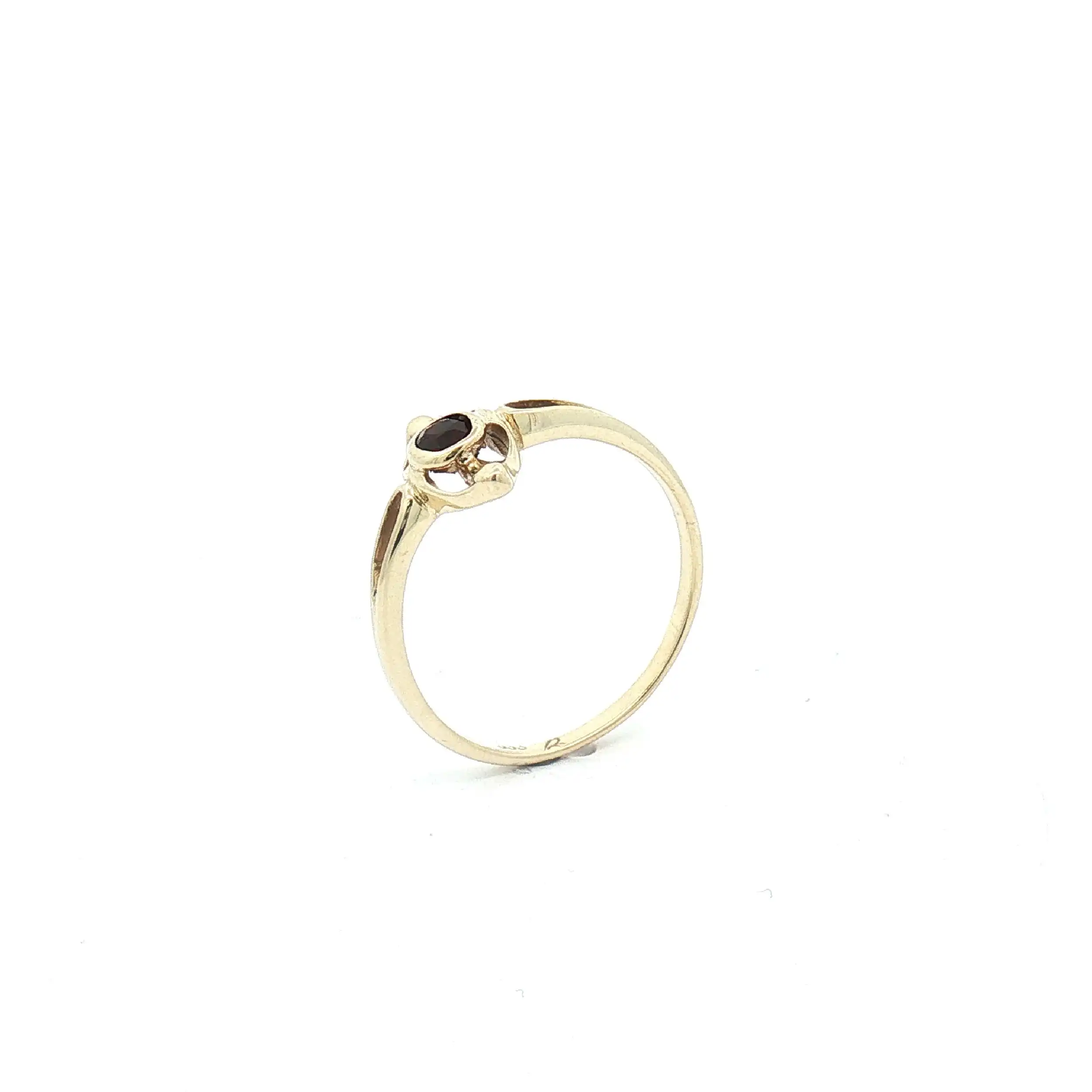 Ring Gelbgold mit Granat Ring Gelbgold mit Granat