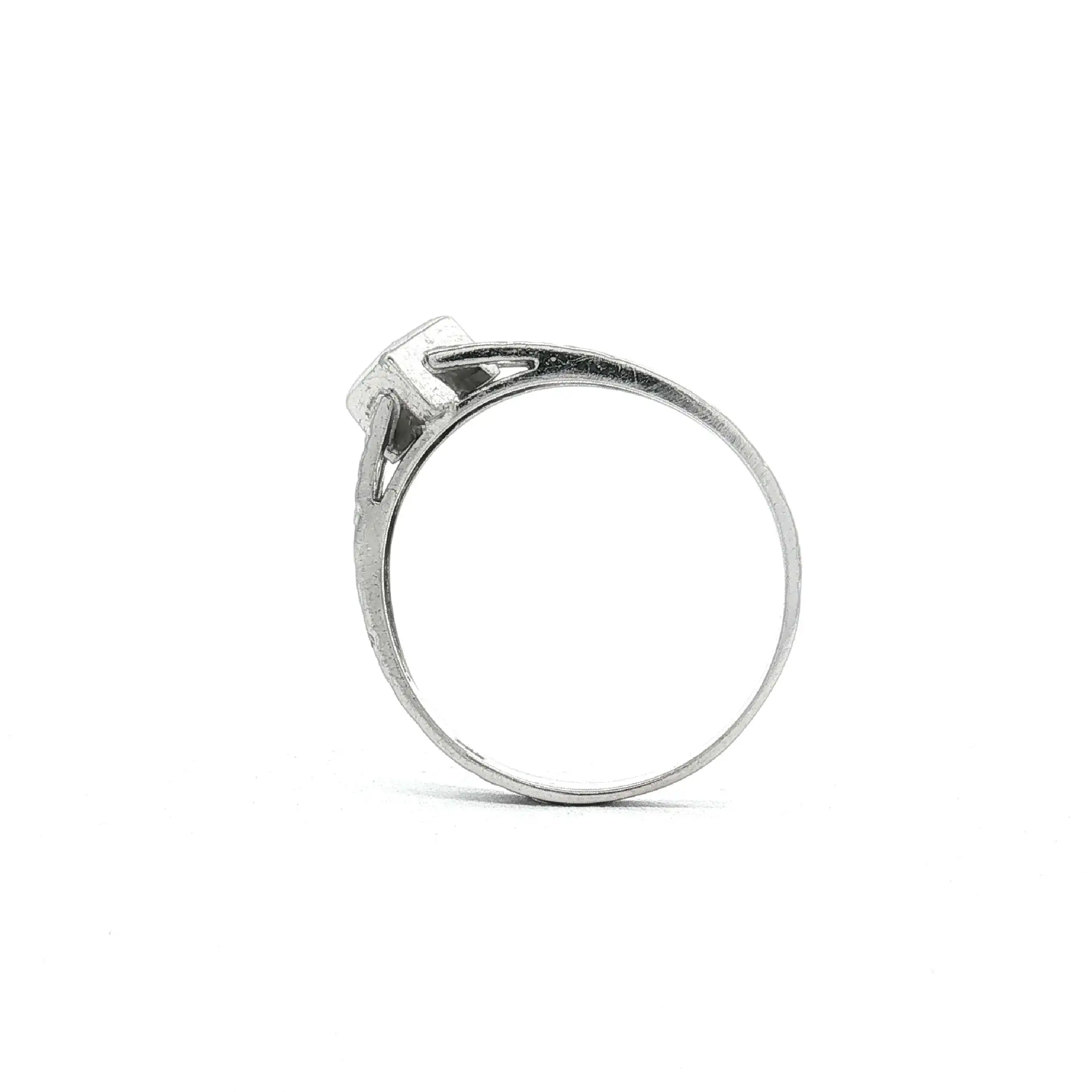 Ring Weißgold mit Solitär Brillant, graviert mit 0,03ct