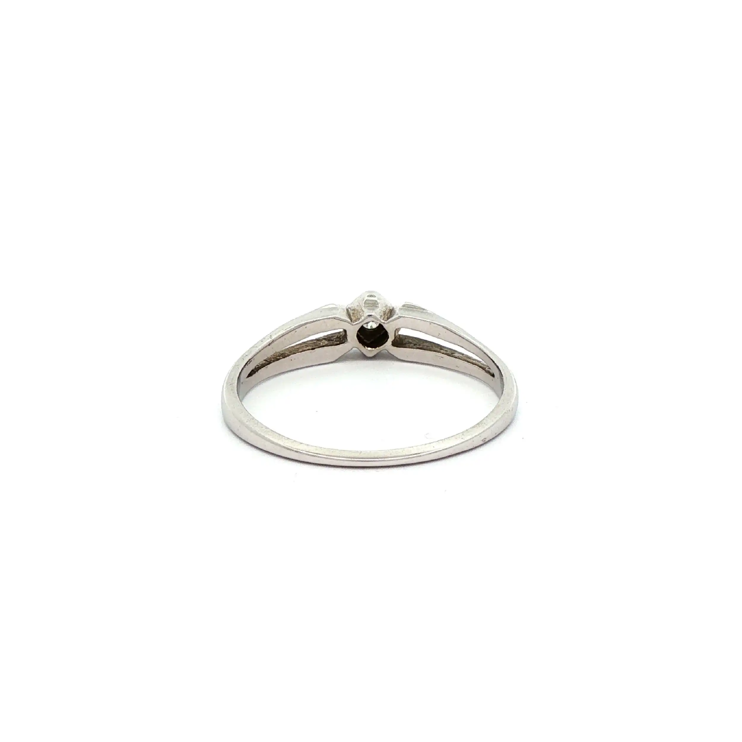 Ring Weißgold mit Brillant graviert mit 0,04ct