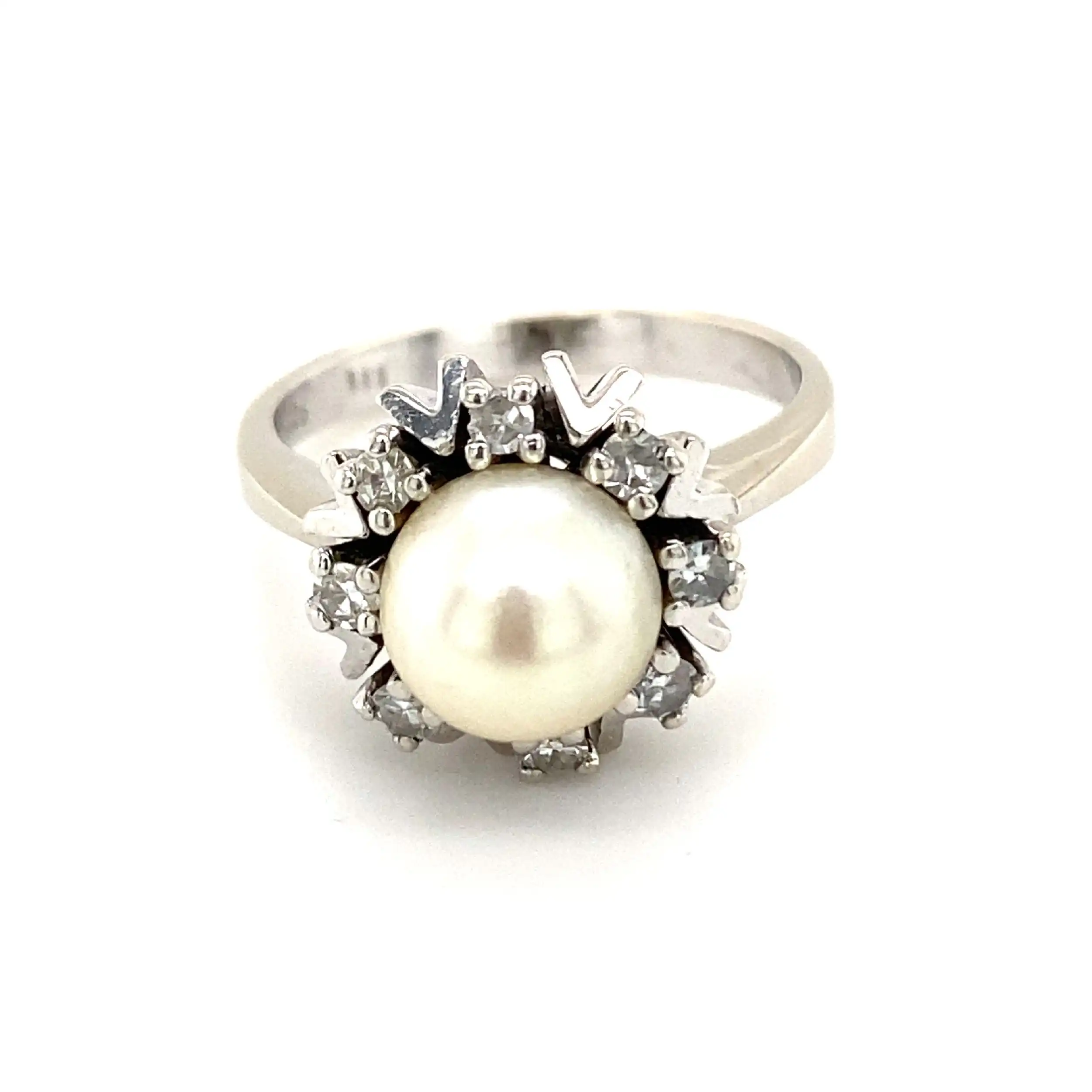 Ring Weißgold mit Perle & Diamanten, graviert mit 0,25ct. Ring Weißgold mit Perle & Diamanten, graviert mit 0,25ct.