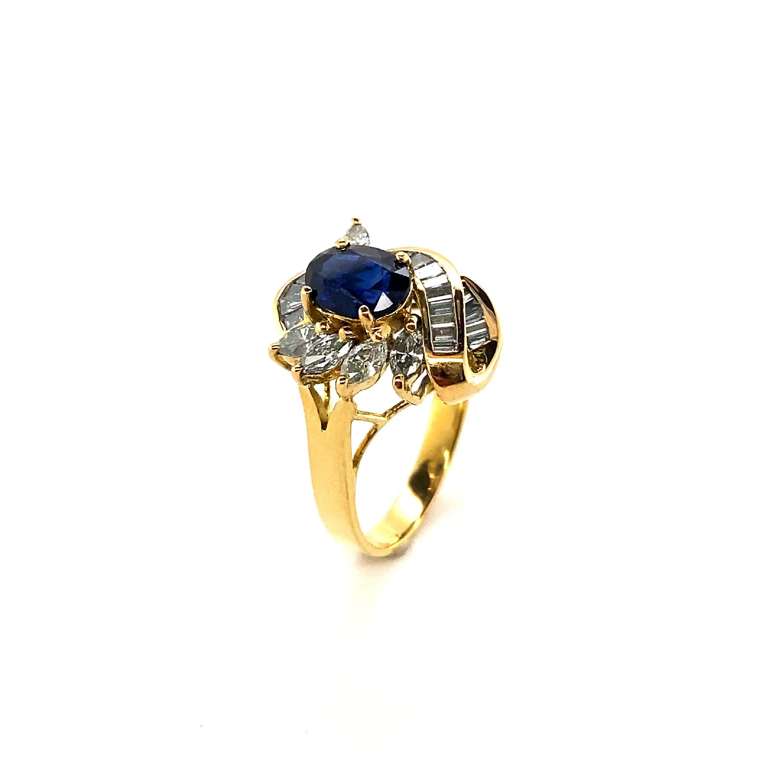 Ring mit Saphir und Diamanten Navette-, Trapez- und Baguetteschliff, mit Expertise von EPL