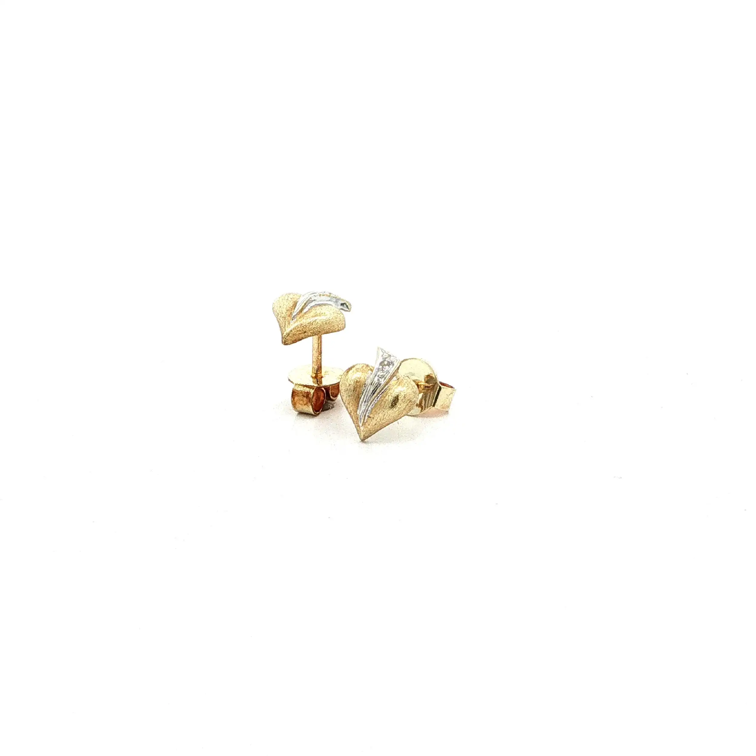 Ohrstecker Gelbgold mit Diamant, graviert mit 0,01ct. Ohrstecker Gelbgold mit Diamant, graviert mit 0,01ct.
