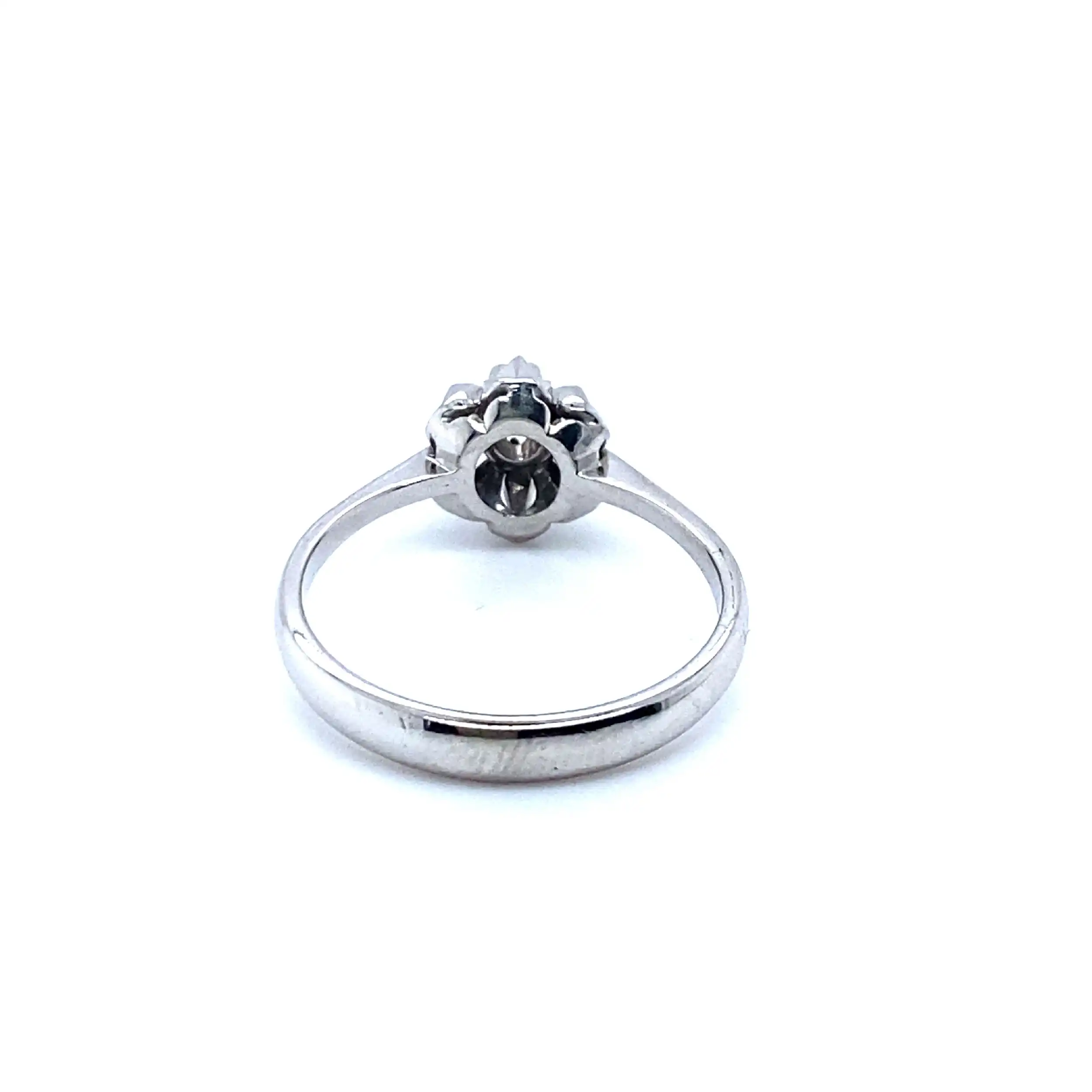 Ring Weißgold mit Brillant, graviert mit 0,07ct. Ring Weißgold mit Brillant, graviert mit 0,07ct.