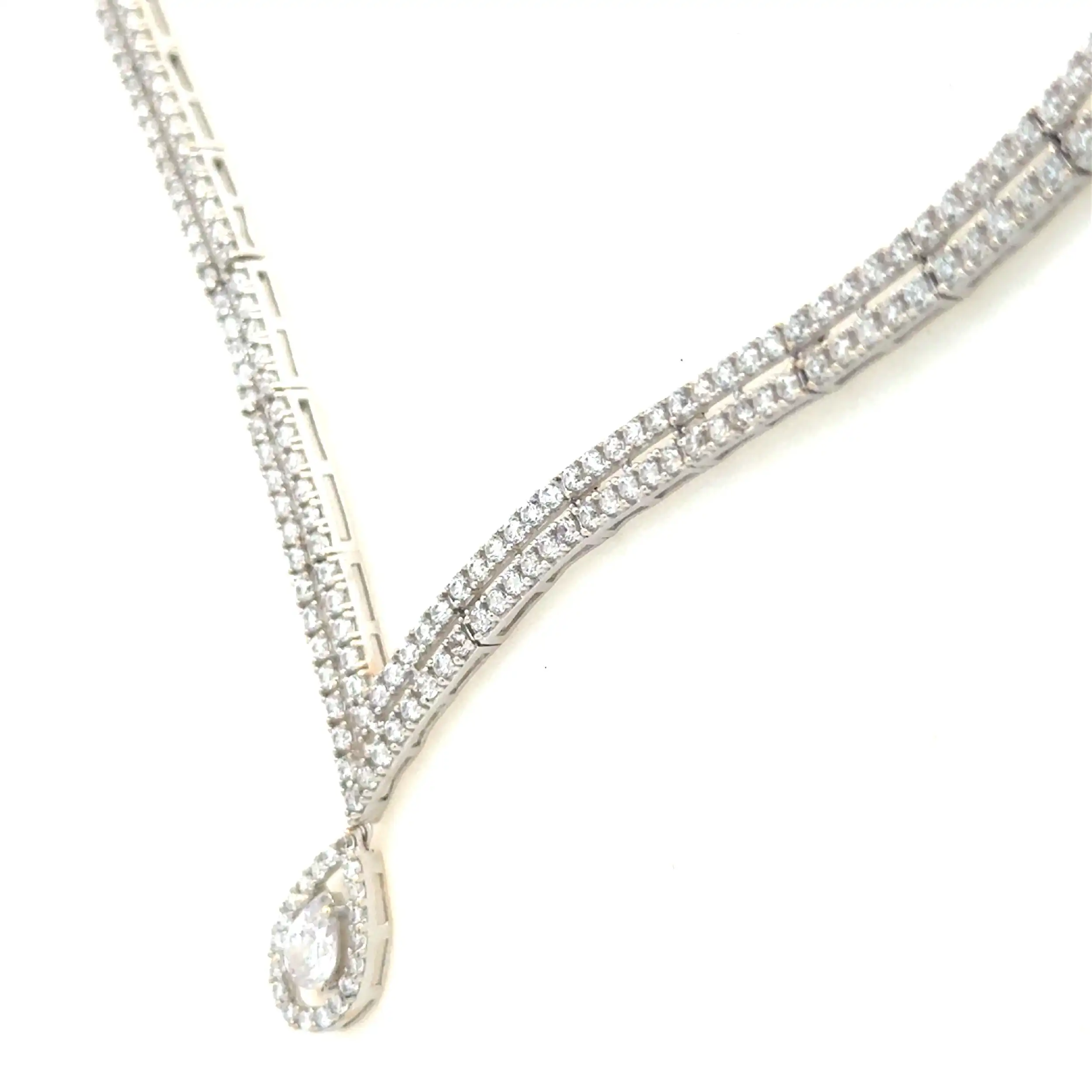 Collier Weißgold mit Zirkonia Steinen Collier Weißgold mit Zirkonia Steinen
