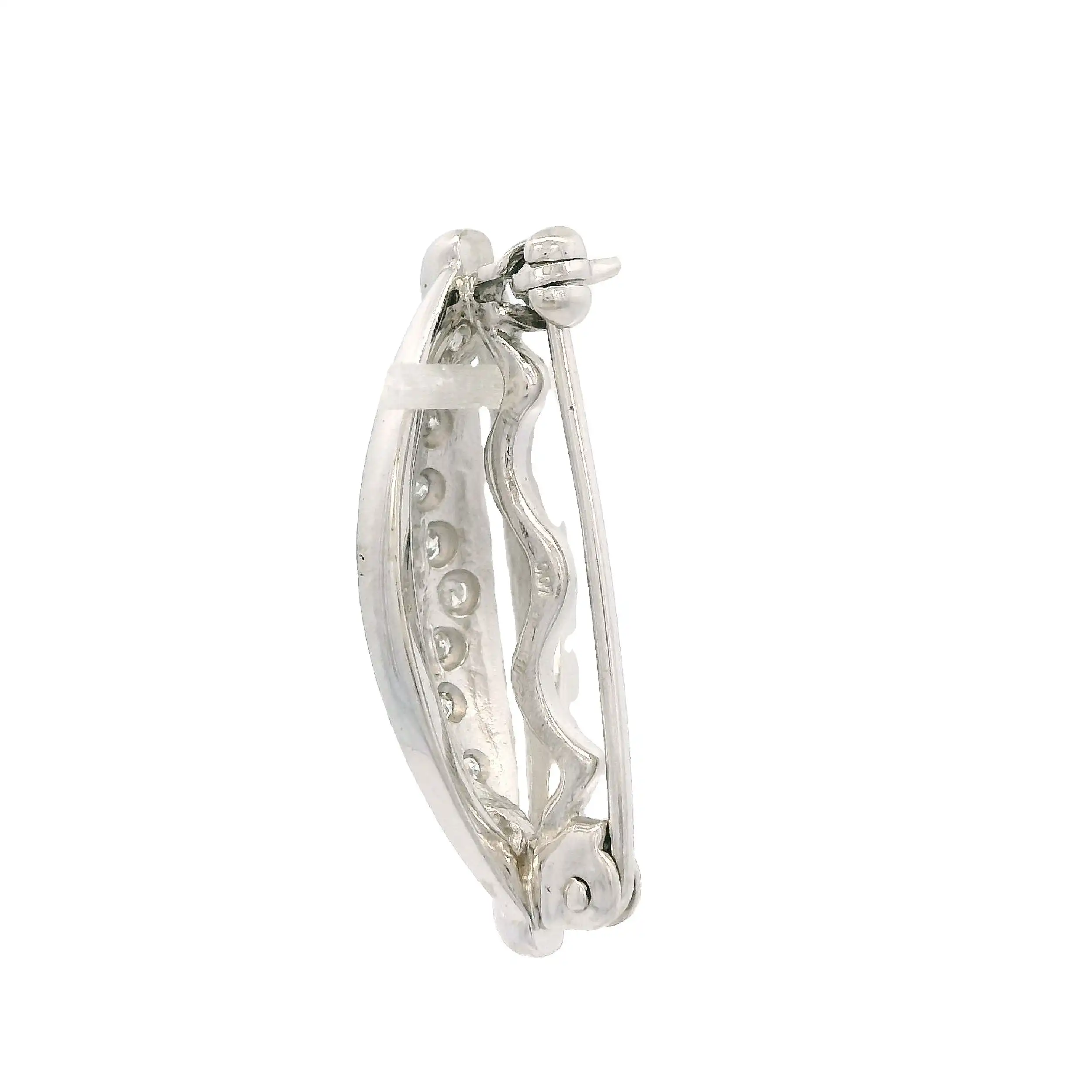 Brosche Weißgold mit Diamanten, graviert mit 0,07ct. Brosche Weißgold mit Diamanten, graviert mit 0,07ct.