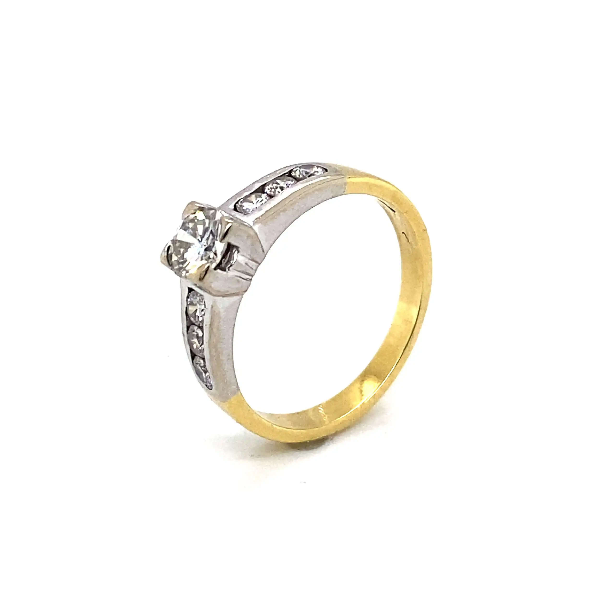 Ring Bicolor mit Solitär Brillant und Melee in Kanalfassung Ring Bicolor mit Solitär Brillant und Melee in Kanalfassung