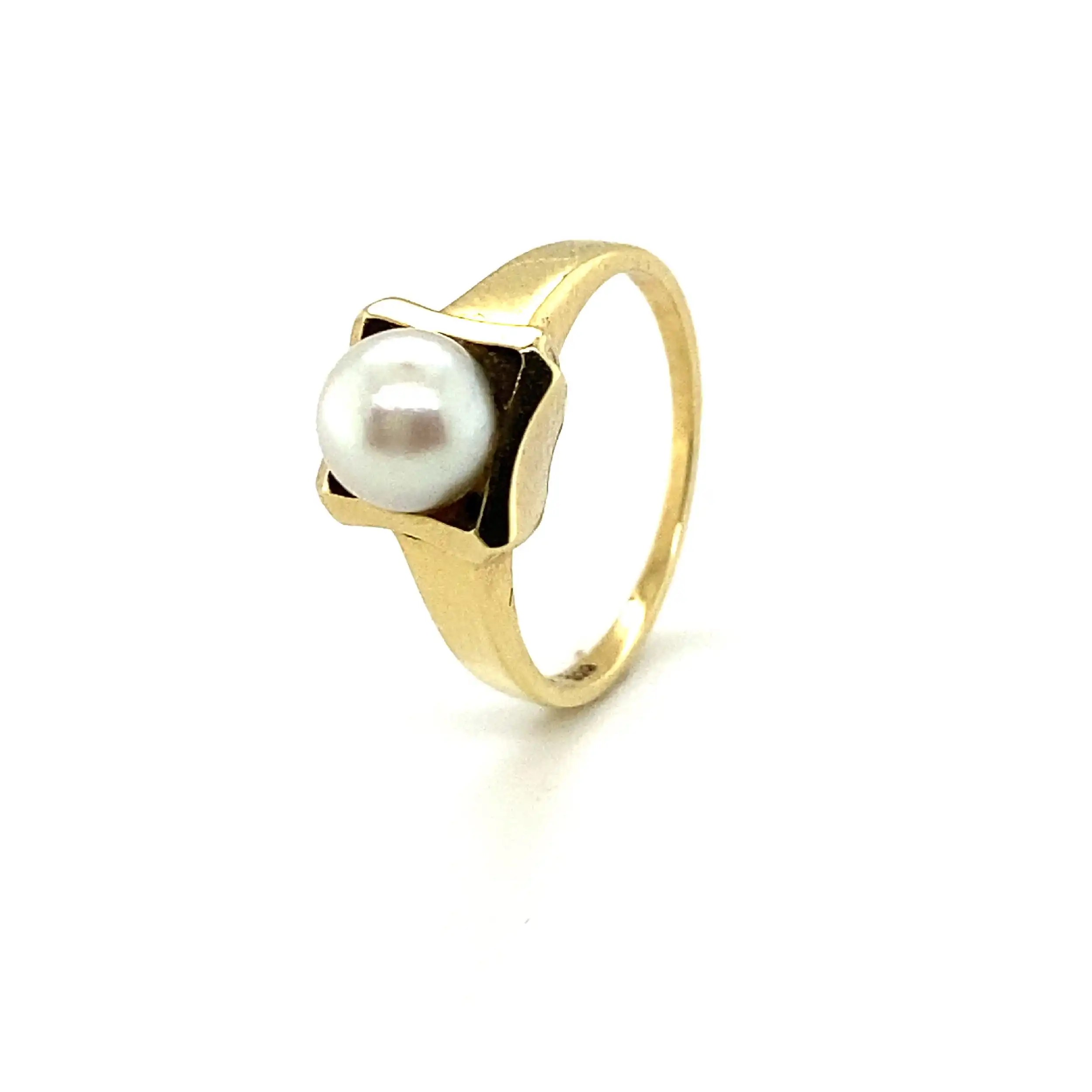Ring Gelbgold mit Perle Ring Gelbgold mit Perle