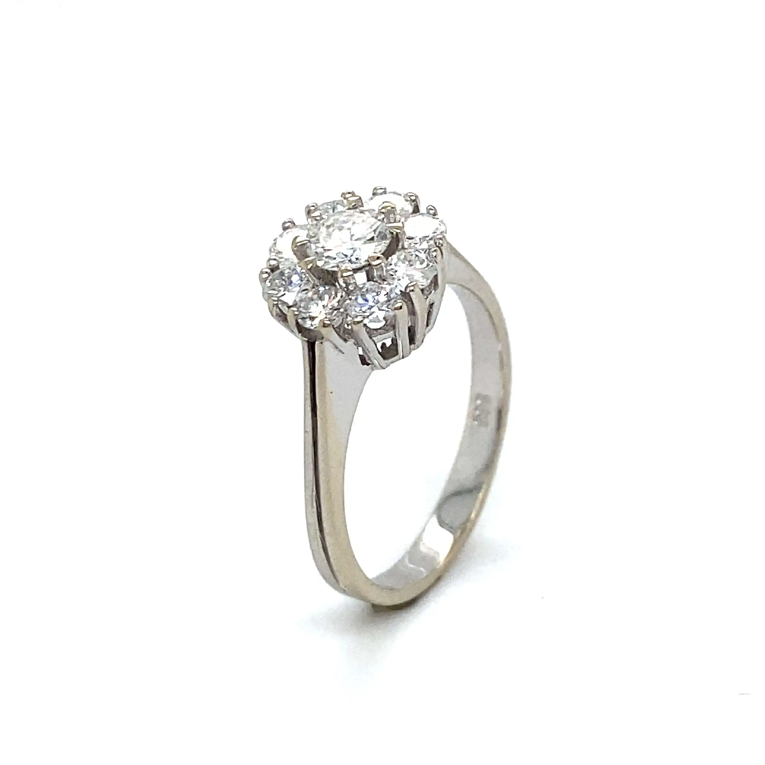 Ring Weißgold mit Brillanten, 1 Stein stark beschädigt Ring Weißgold mit Brillanten, 1 Stein stark beschädigt