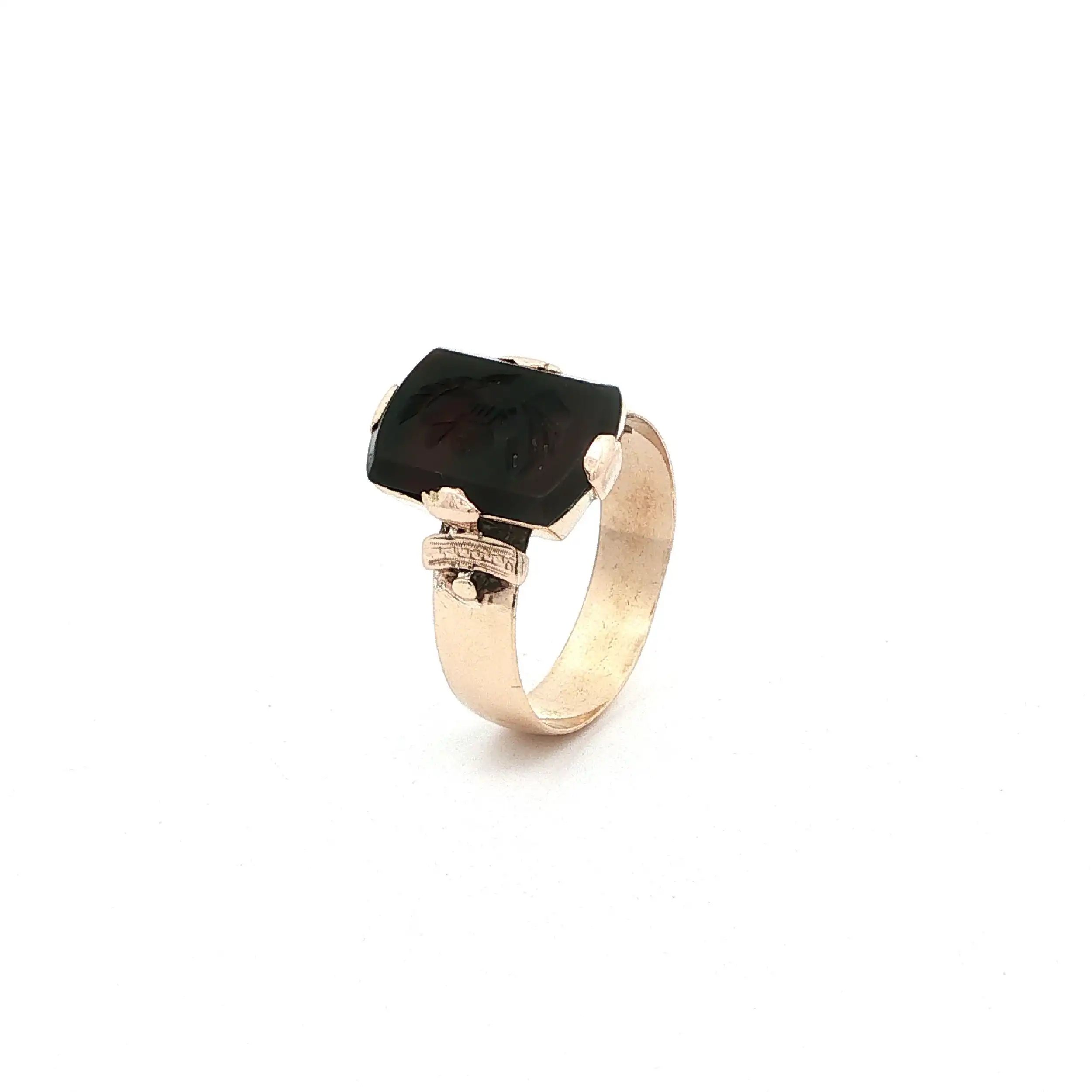 Ring Roségold mit Hämatit mit eingraviertem Krieger Ring Roségold mit Hämatit mit eingraviertem Krieger