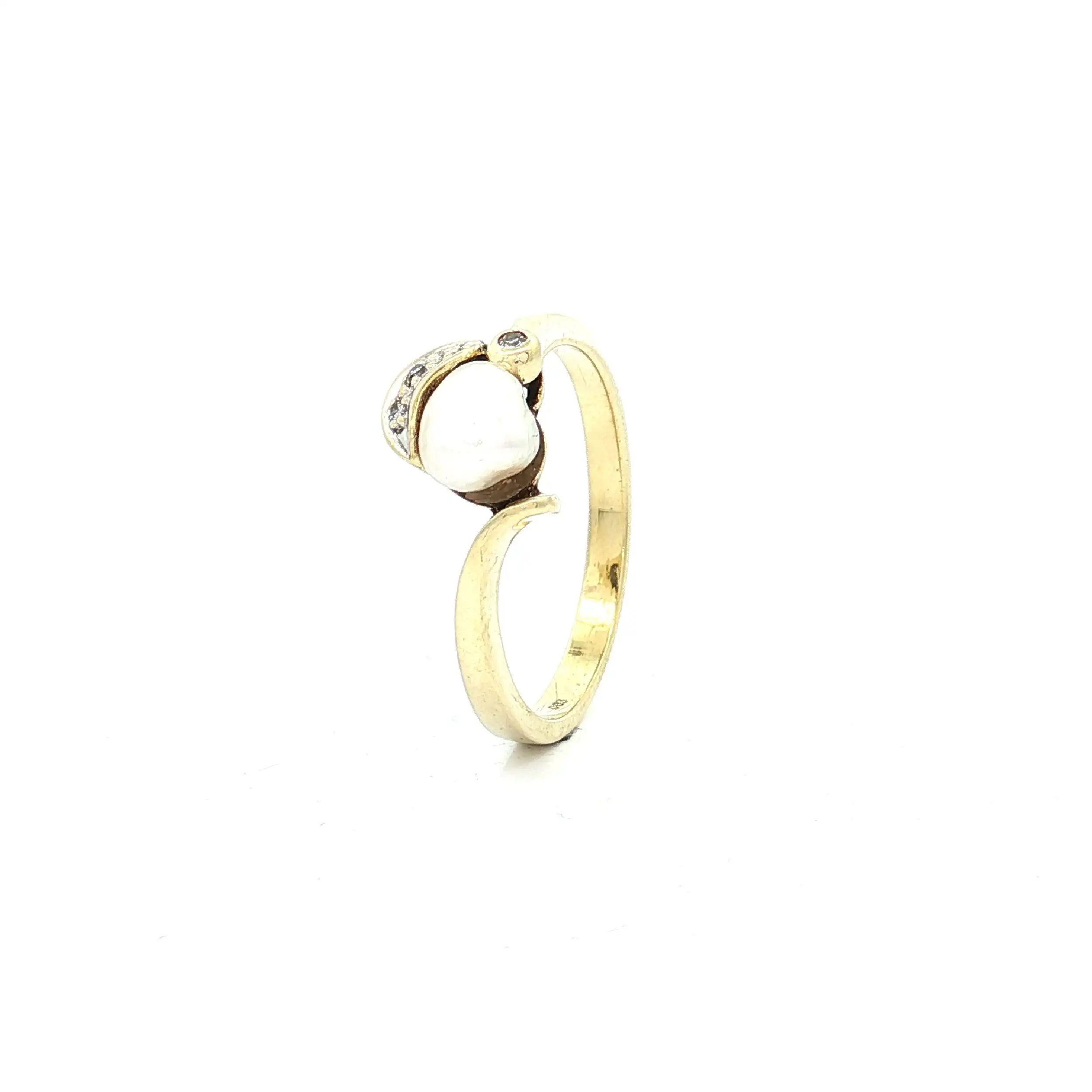 Ring Gelbgold mit Diamanten und Perle Ring Gelbgold mit Diamanten und Perle