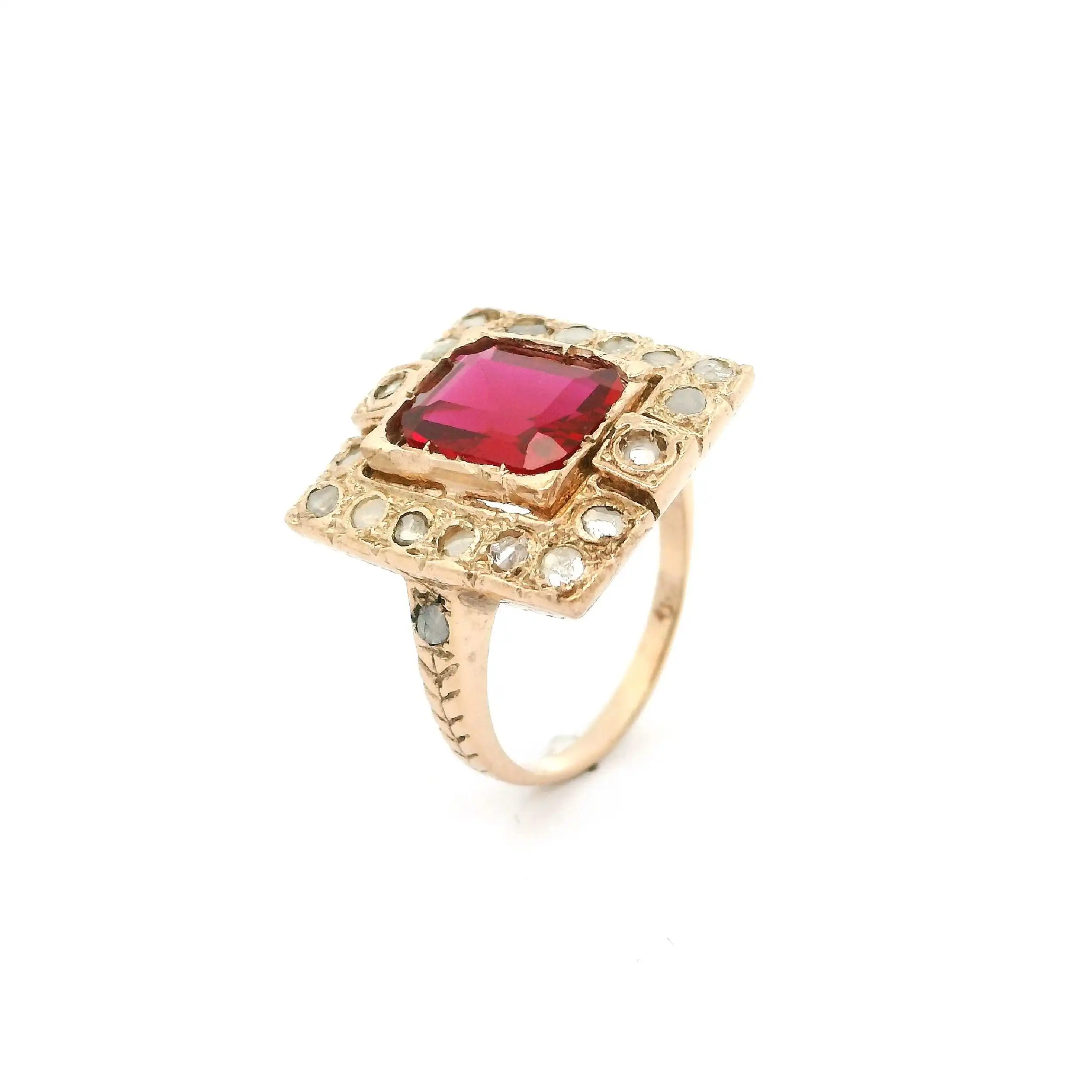 Ring Roségold mit Synthetischen Korund & Diamantrosen Ring Roségold mit Synthetischen Korund & Diamantrosen