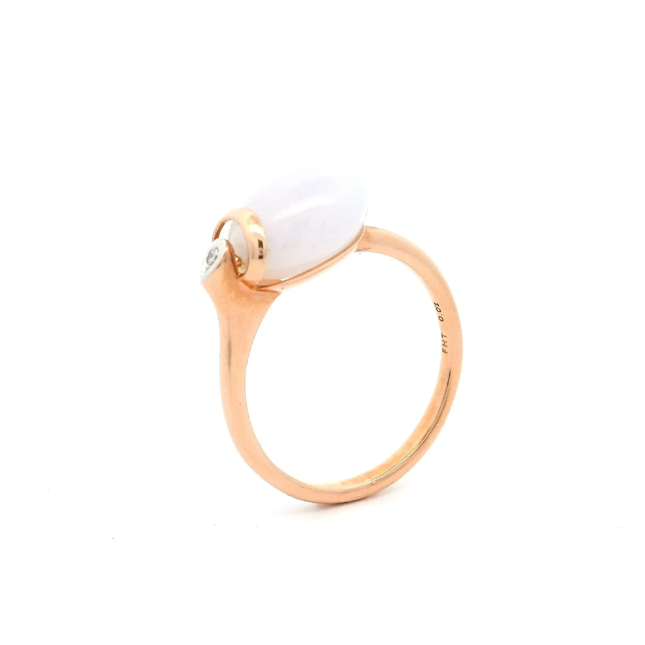 Ring Roségold mit Chalcedon Cabochon & Brillant, graviert mit 0,01ct.