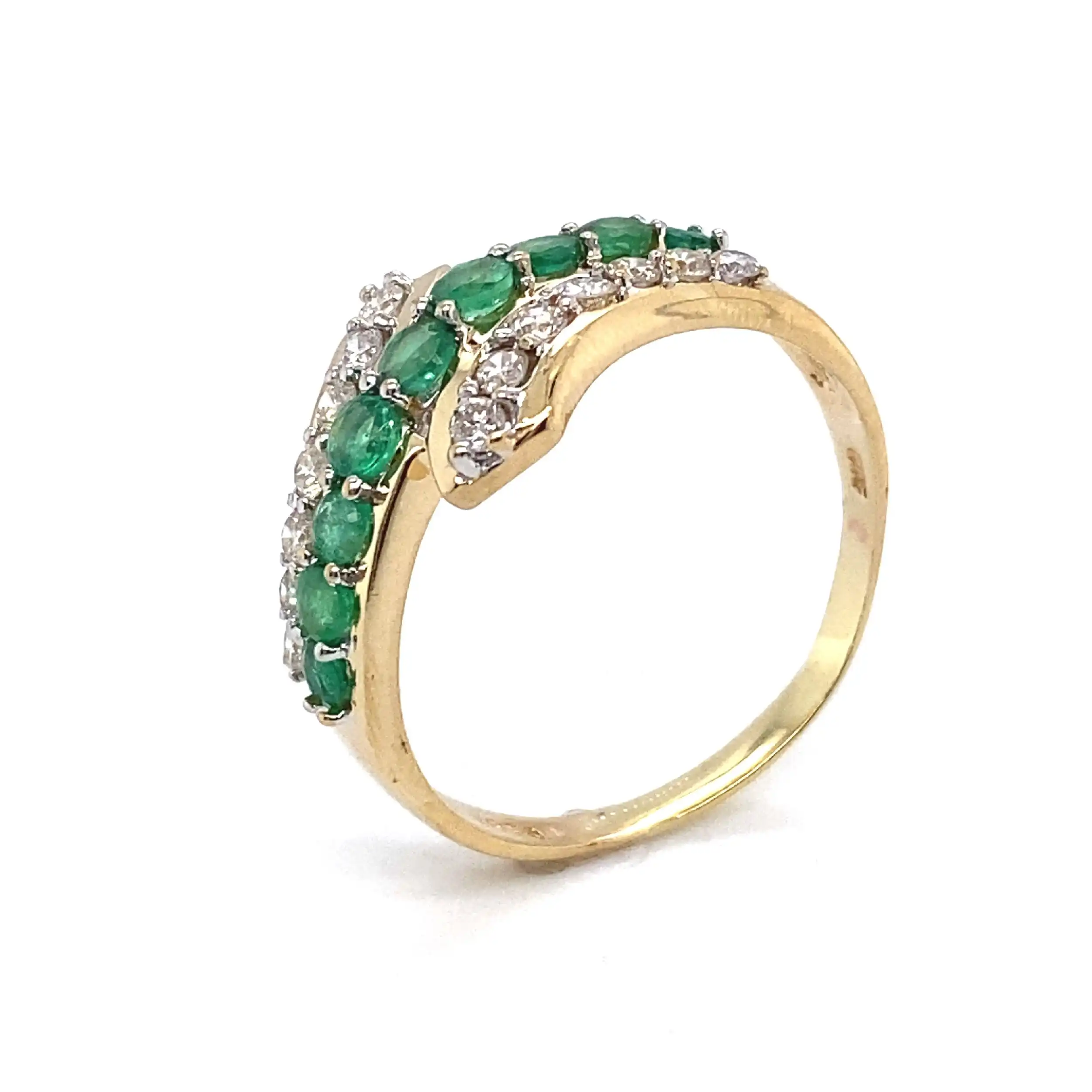 Ring Gelbgold mit Brillanten und grünen Farbsteinen Ring Gelbgold mit Brillanten und grünen Farbsteinen