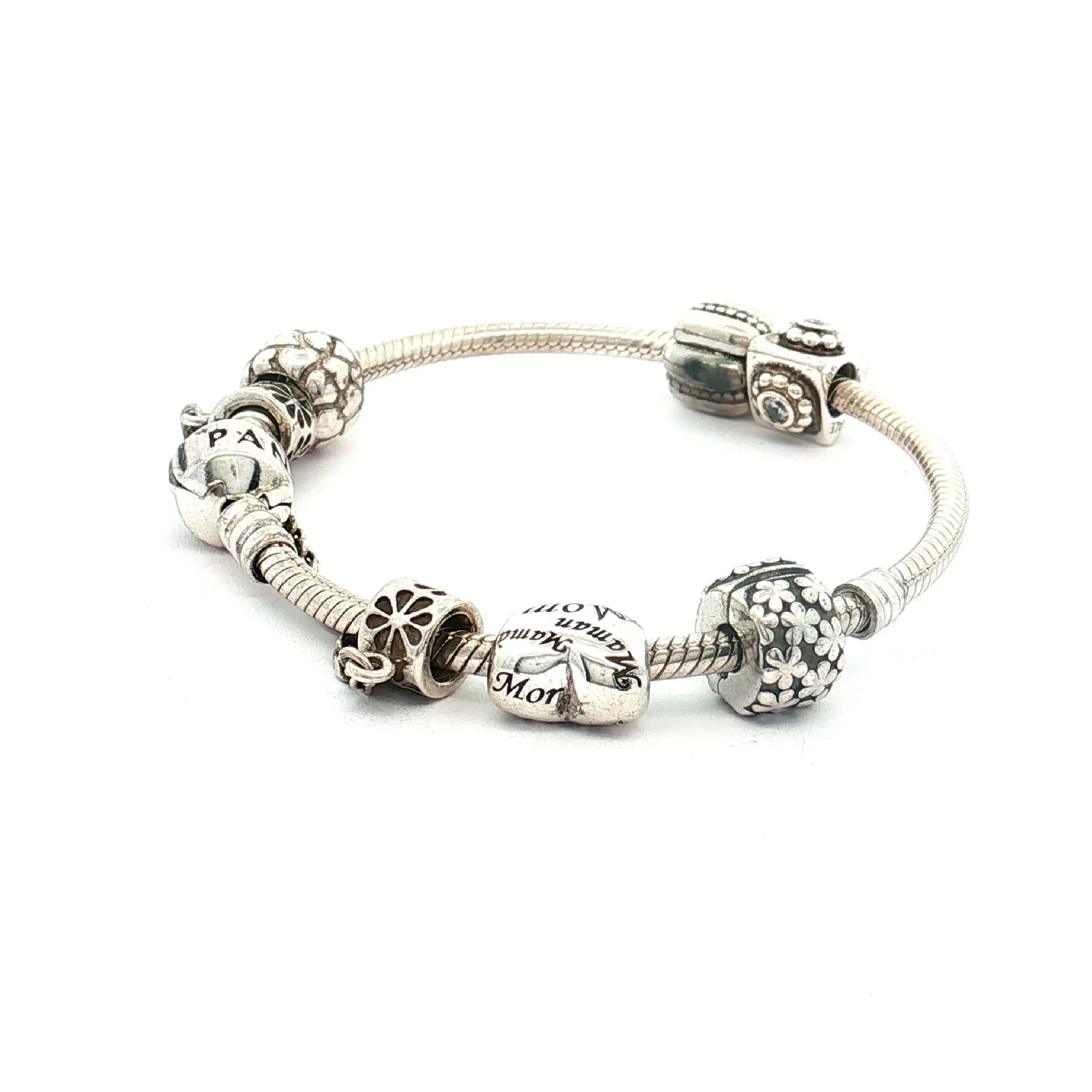 Armband Pandora mit 6 Charms Armband Pandora mit 6 Charms
