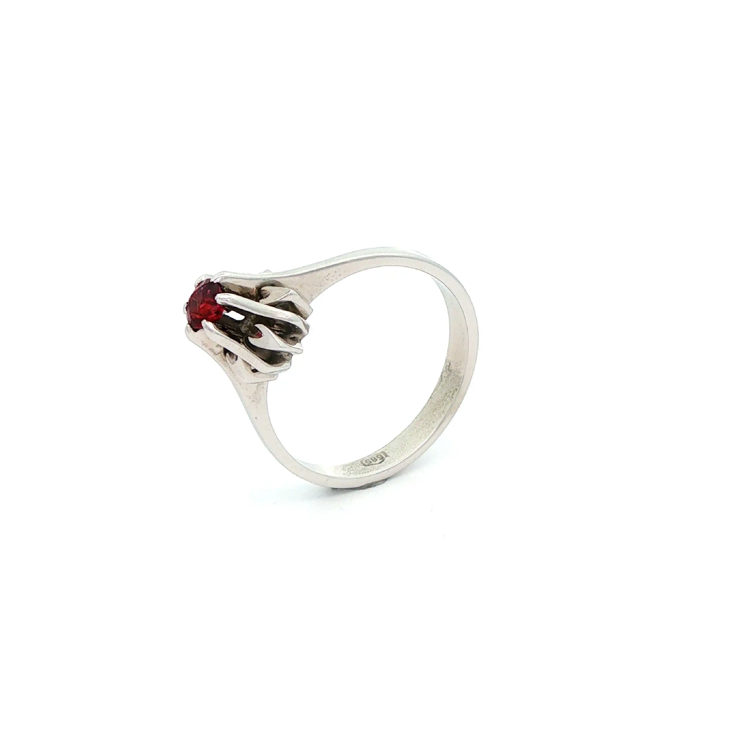 Ring Weißgold mit rotem Farbstein