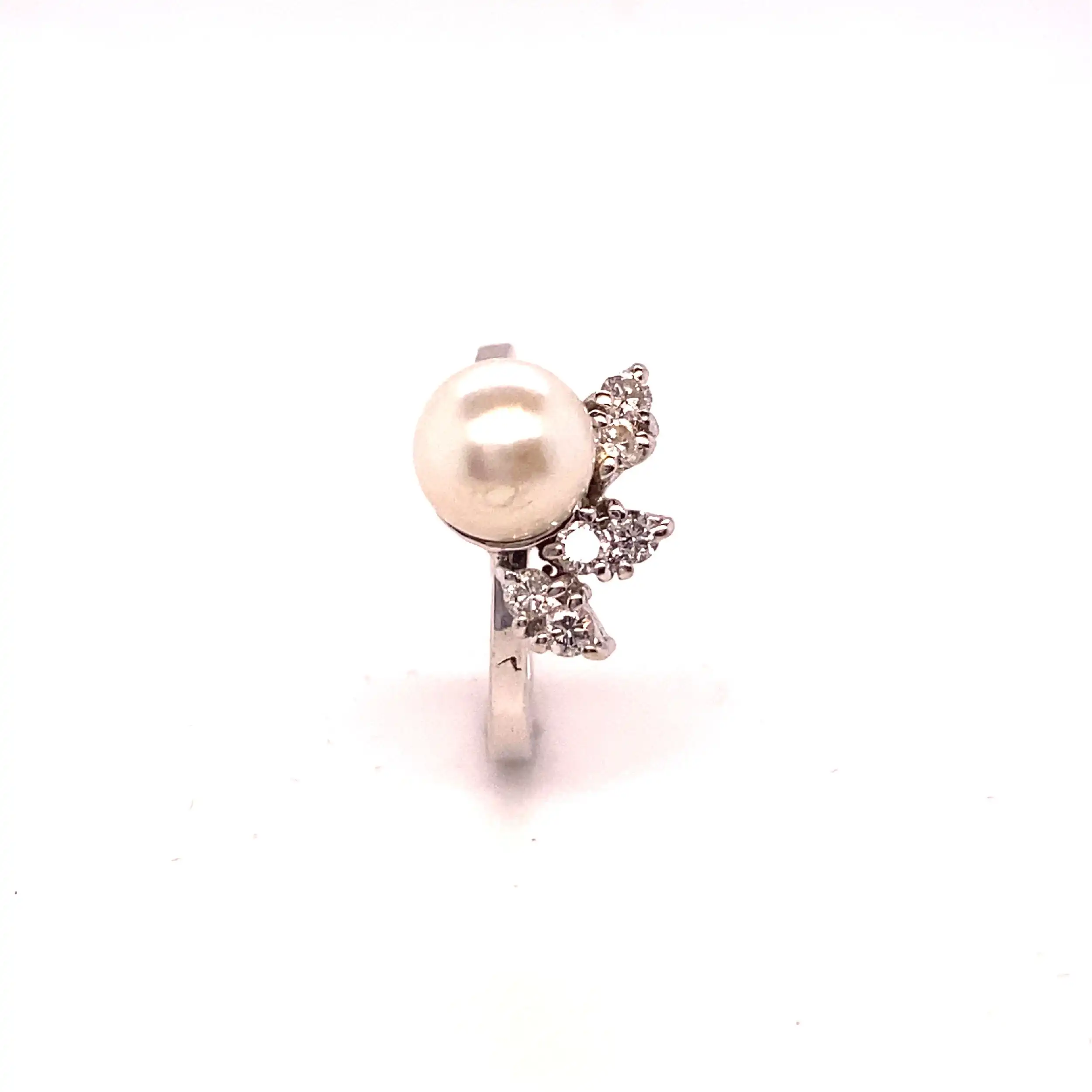 Ring Weißgold mit Perle und Brillanten Ring Weißgold mit Perle und Brillanten