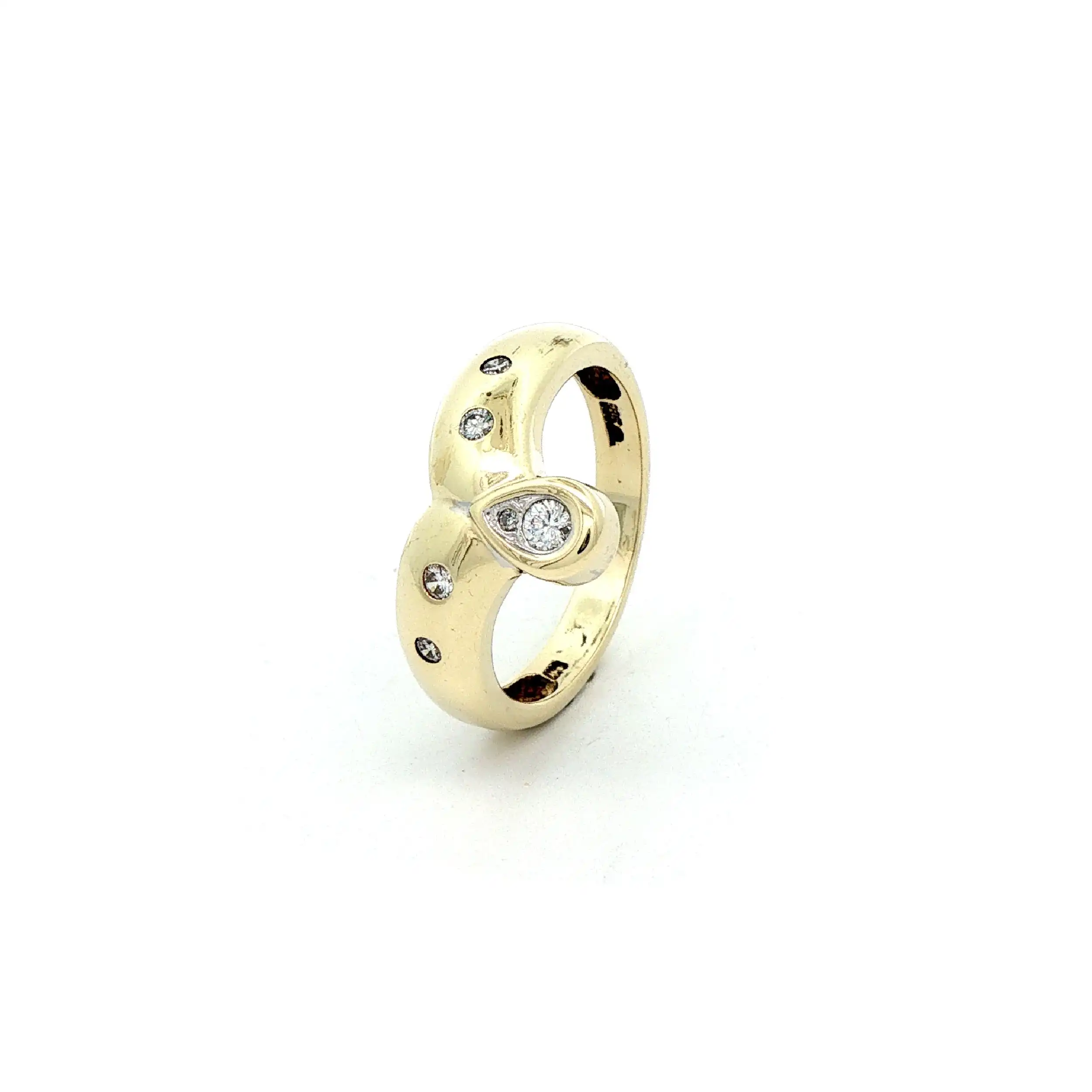 Ring Gelbgold mit Brillanten, graviert mit 0,17ct. Ring Gelbgold mit Brillanten, graviert mit 0,17ct.
