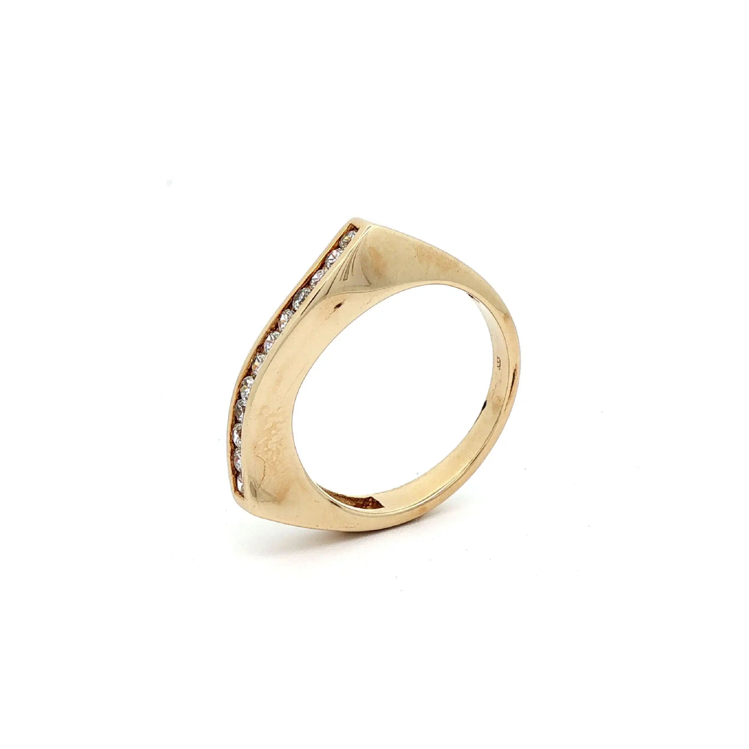 Ring Gelbgold mit Wellen-Muster mit Zirkonia Ring Gelbgold mit Wellen-Muster mit Zirkonia