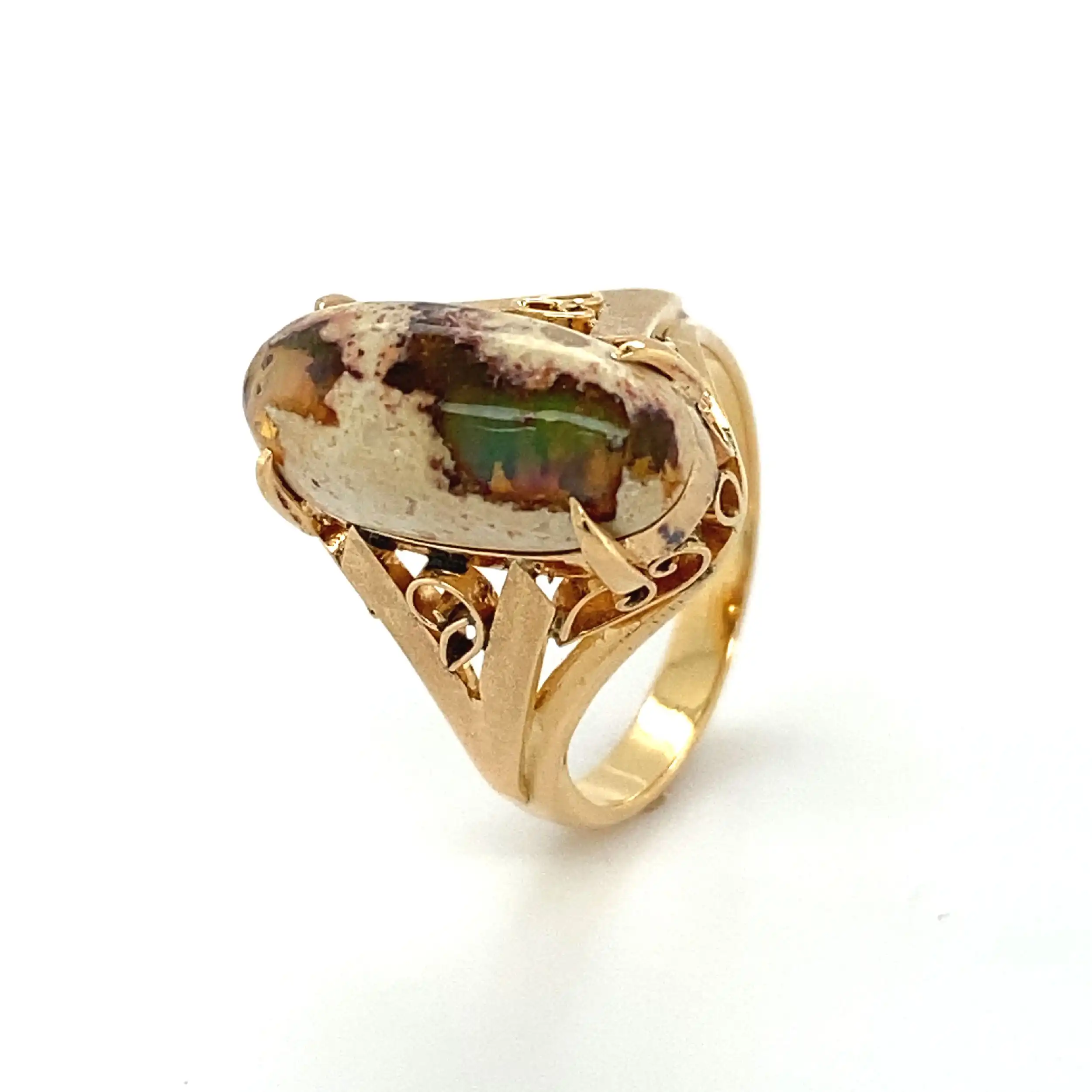 Ring Gelbgold mit Opal Cabochon Ring Gelbgold mit Opal Cabochon