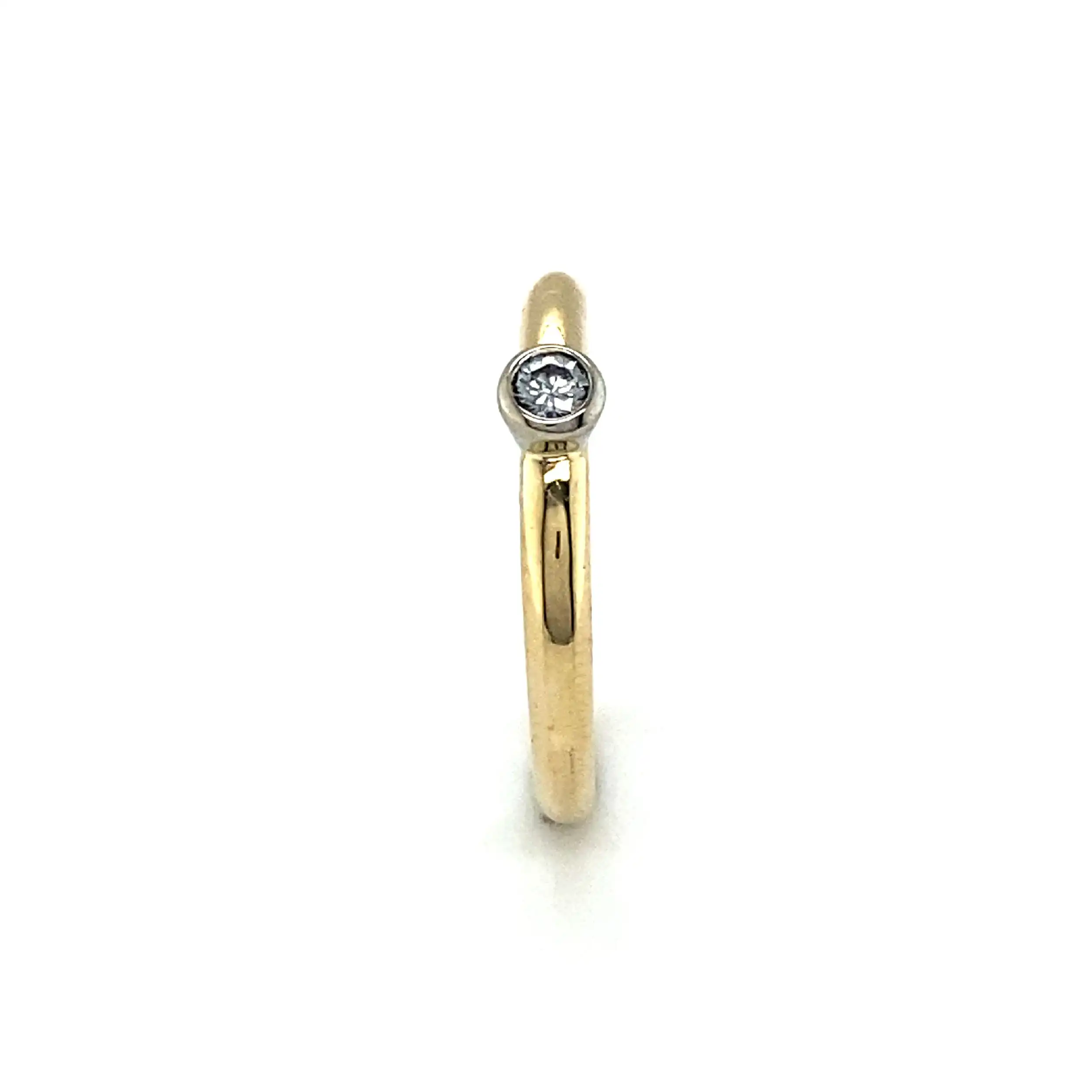 Ring Bicolor mit Brillant, graviert mit 0,09ct. Ring Bicolor mit Brillant, graviert mit 0,09ct.