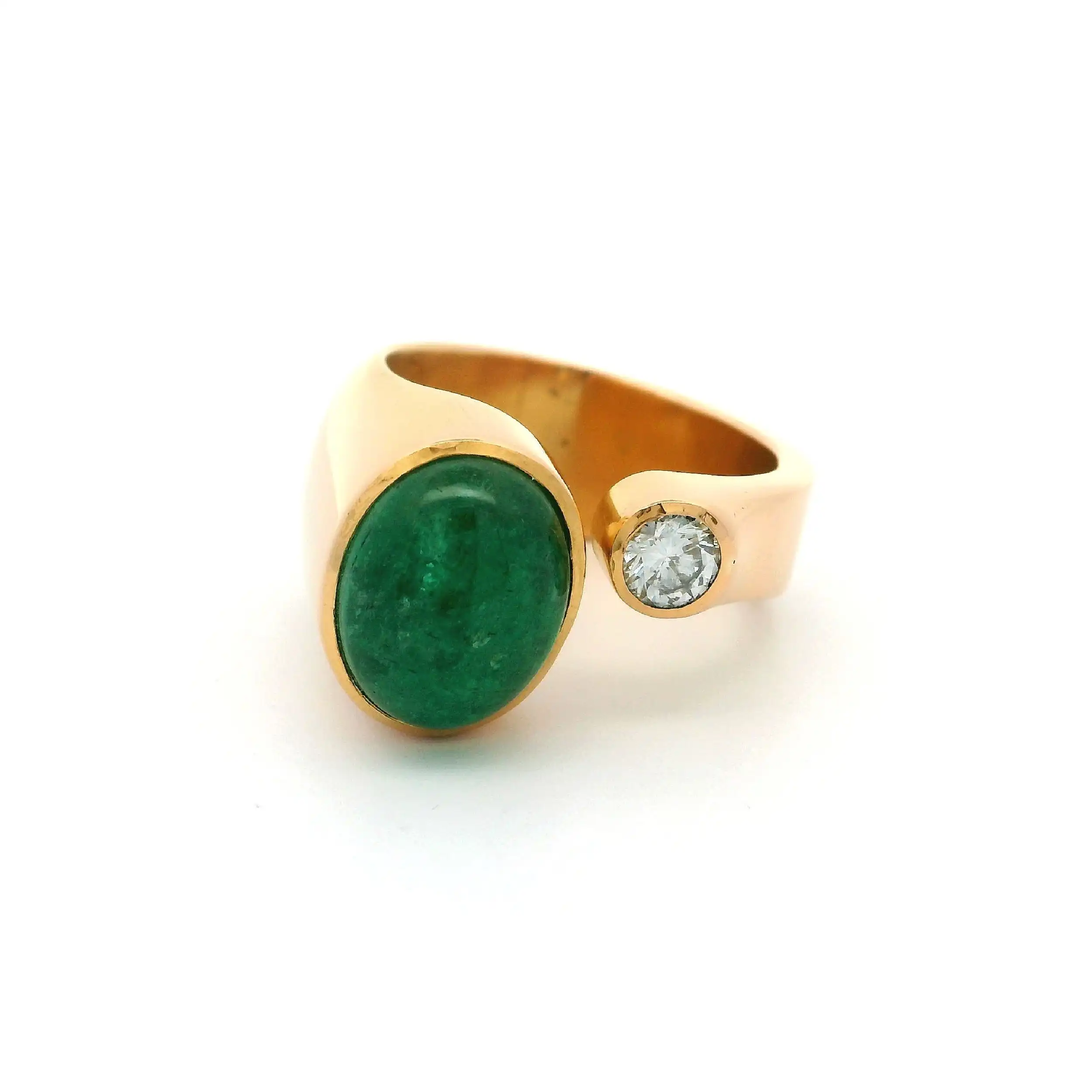 Ring Gelbgold mit Smaragd Cabochon & Brillant