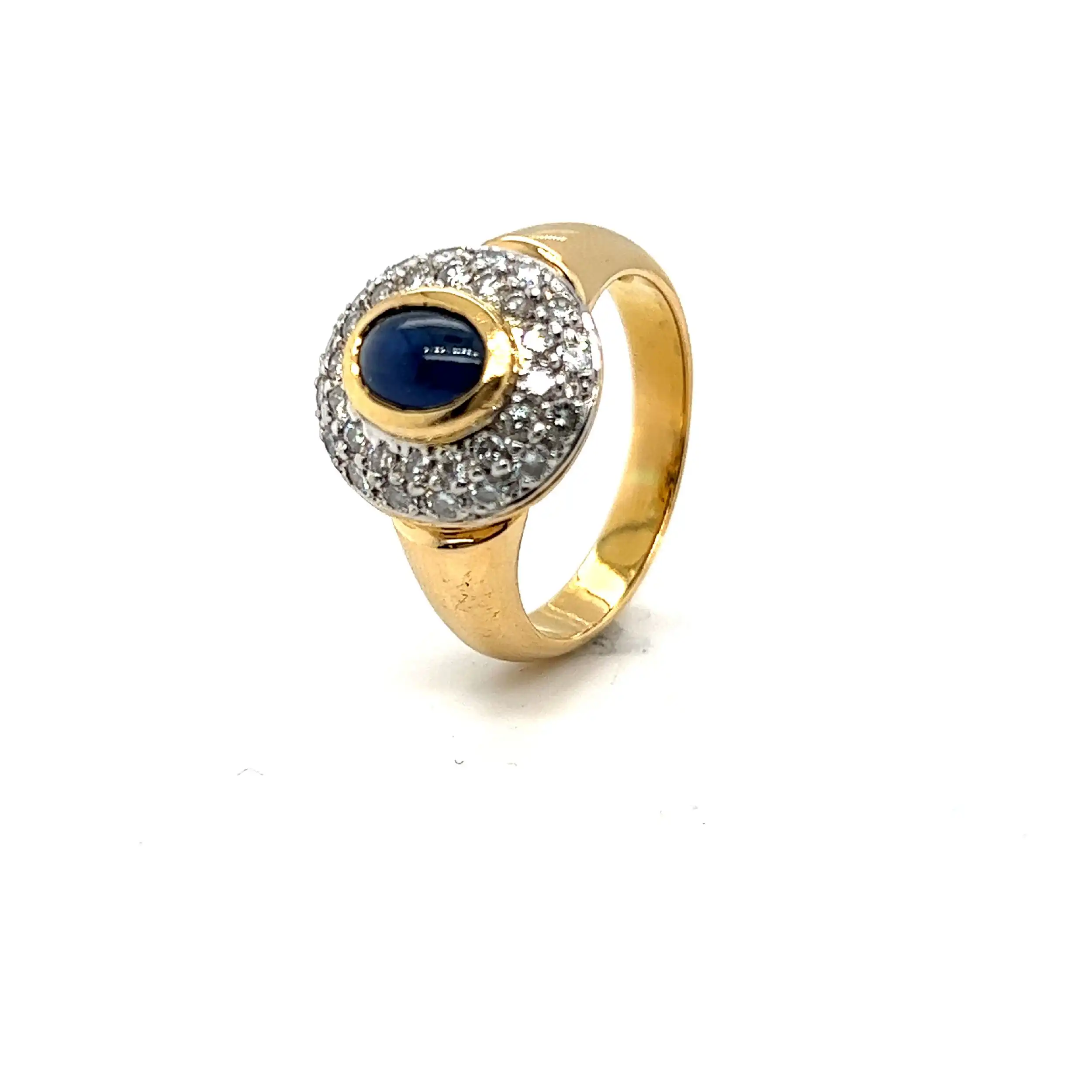 Ring mit Brillanten und Cabochon Ring mit Brillanten und Cabochon