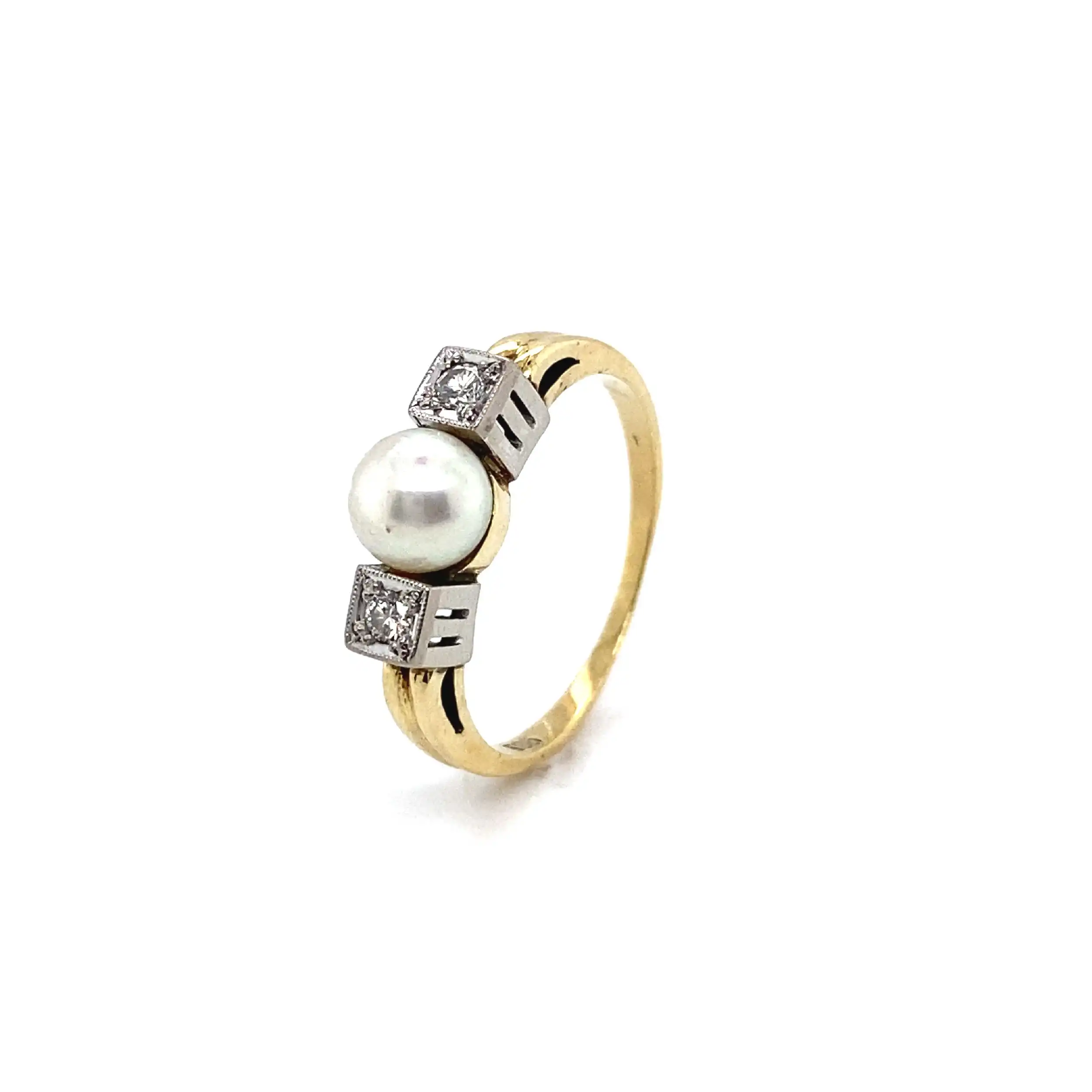 Ring Gelbgold mit Perle und Brillanten ca. 0,06ct. Ring Gelbgold mit Perle und Brillanten ca. 0,06ct.