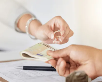 Schnelle Bargeld-Auszahlung ohne Schufa-Prüfung im Pfandhaus Pfandhaus Schumachers Pfandkredit – Bargeld für verpfändete Wertgegenstände