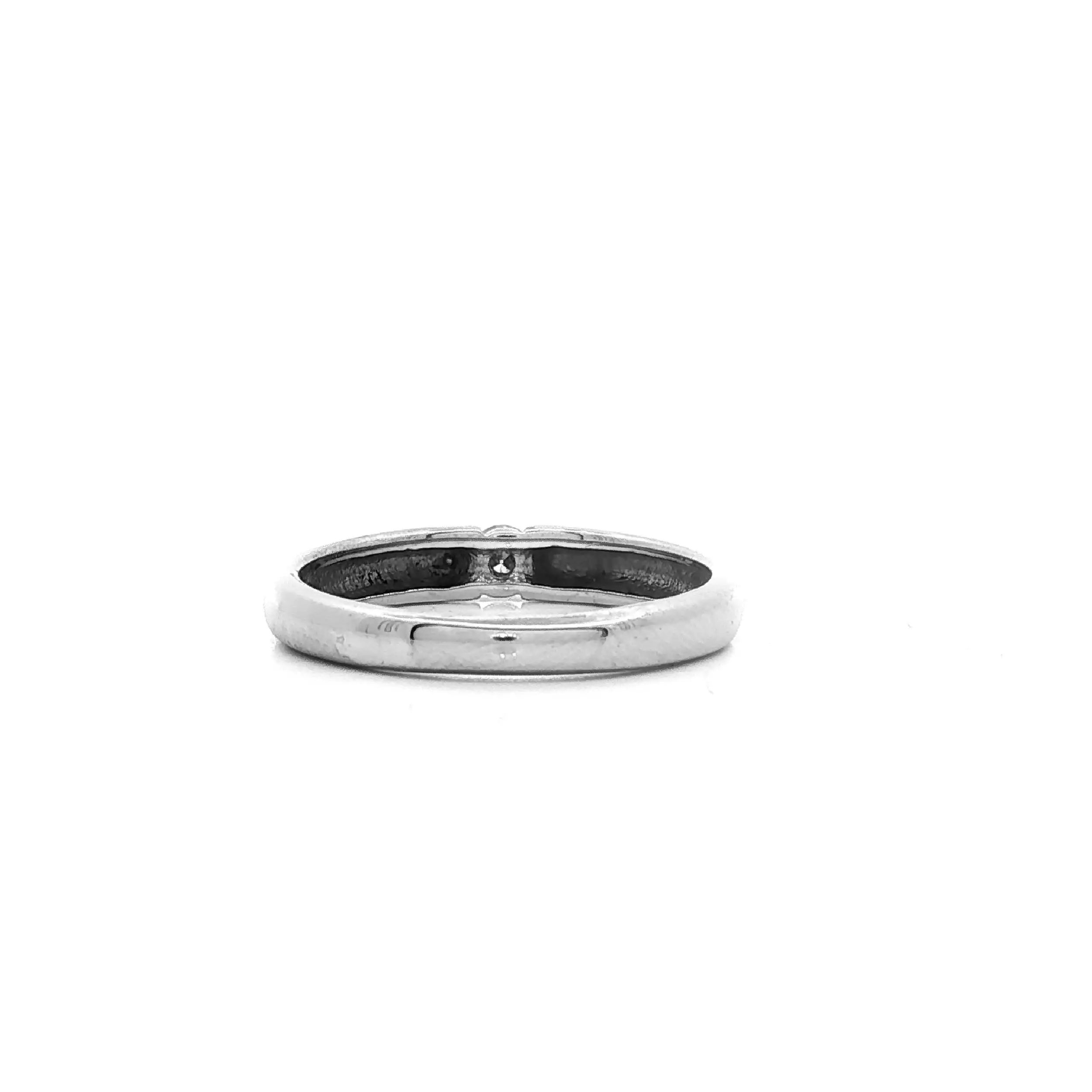 Ring Weißgold Christ mit Brillant, graviert mit 0,10 ct Ring Weißgold Christ mit Brillant, graviert mit 0,10 ct