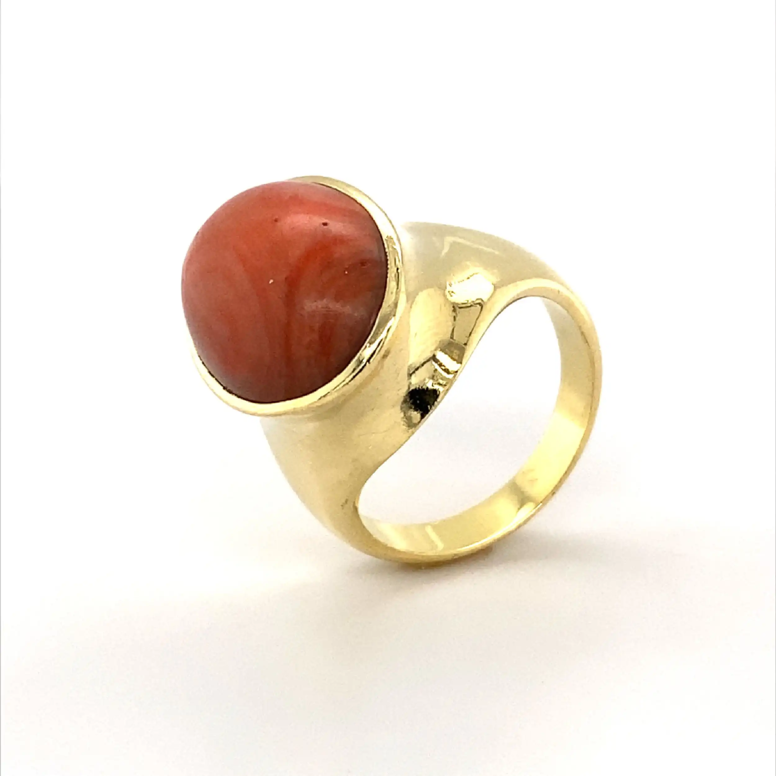 Ring Gelbgold mit Koralle Cabochon Ring Gelbgold mit Koralle Cabochon