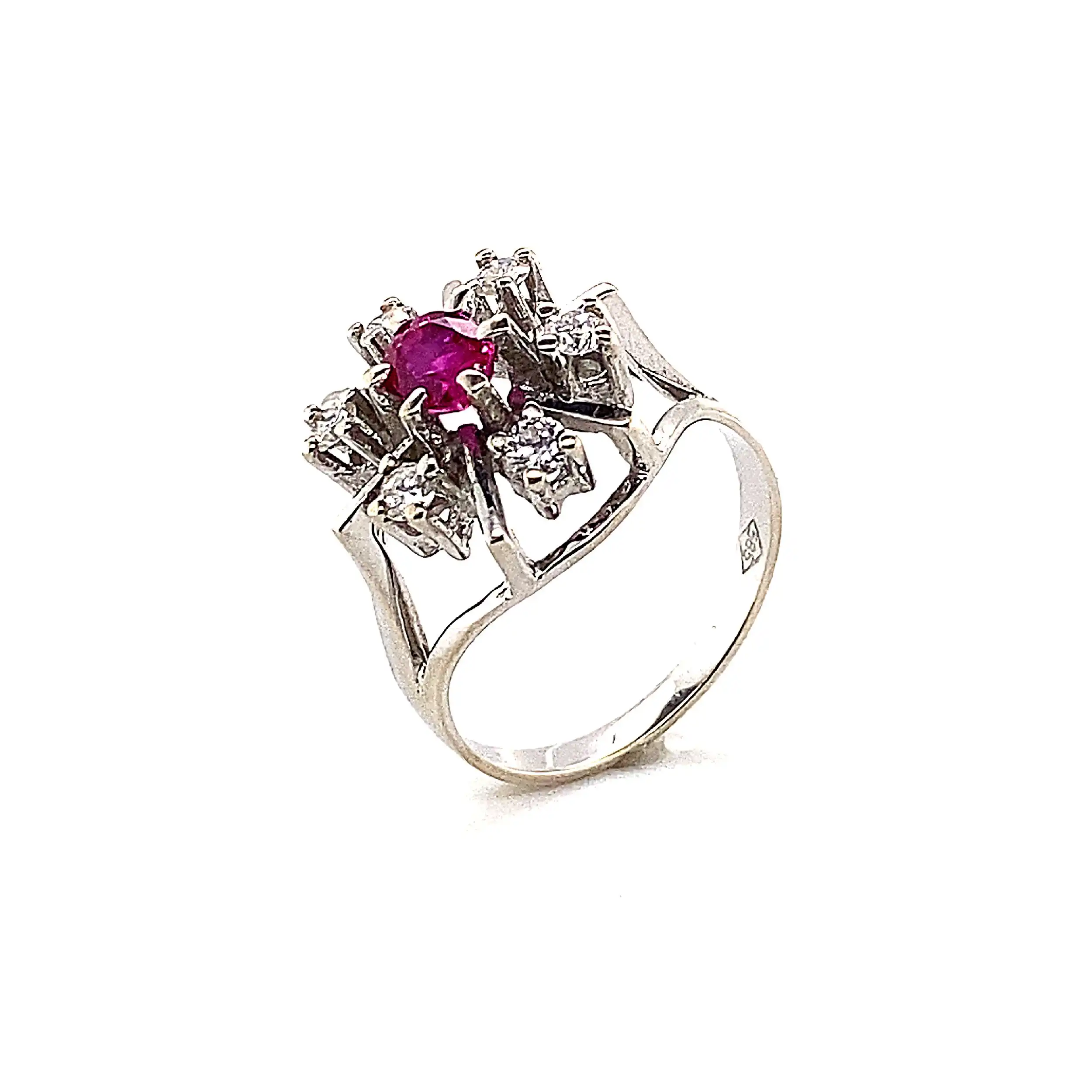 Ring Weißgold mit Rubin und Brillanten Ring Weißgold mit Rubin und Brillanten